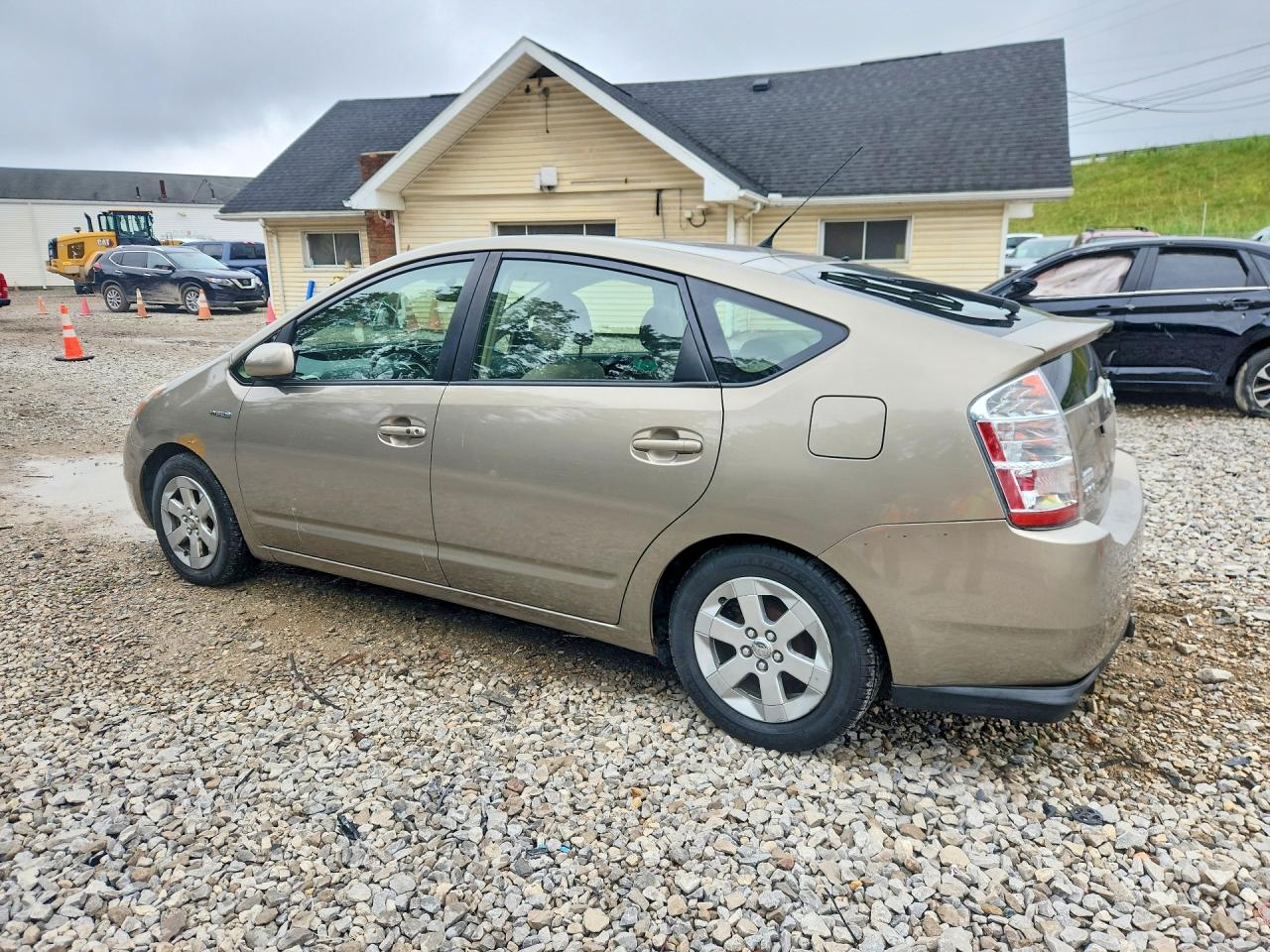 2006 Toyota Prius Base Желто-коричневый vin: JTDKB22U967532569