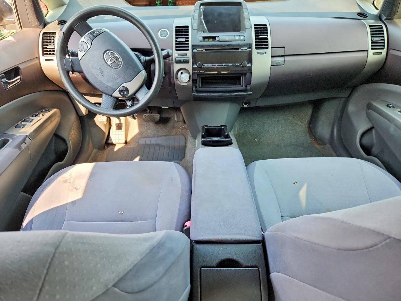 2004 Toyota Prius Base White vin: JTDKB22UX40080489