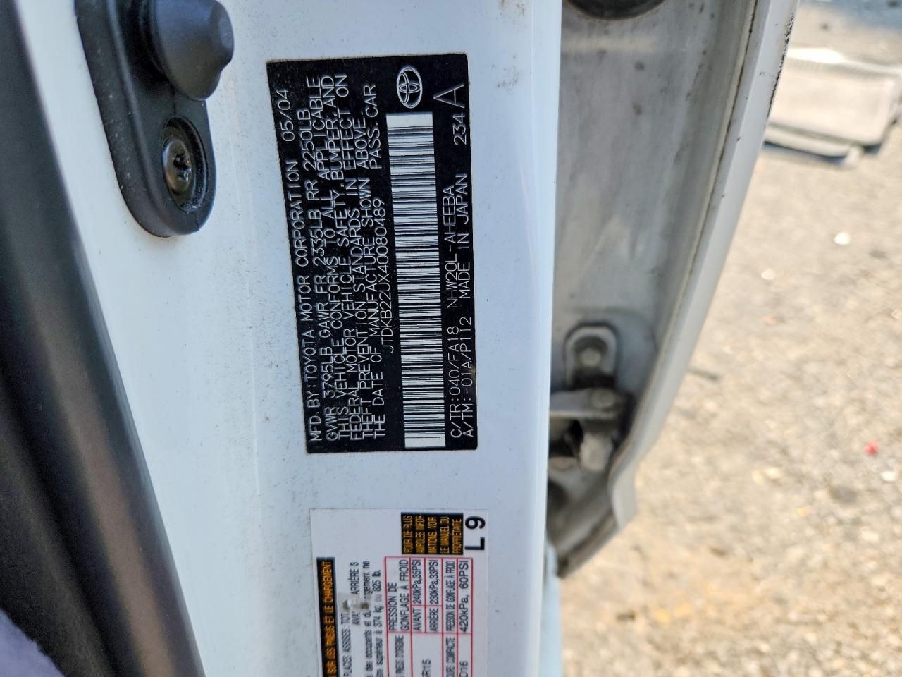 2004 Toyota Prius Base White vin: JTDKB22UX40080489
