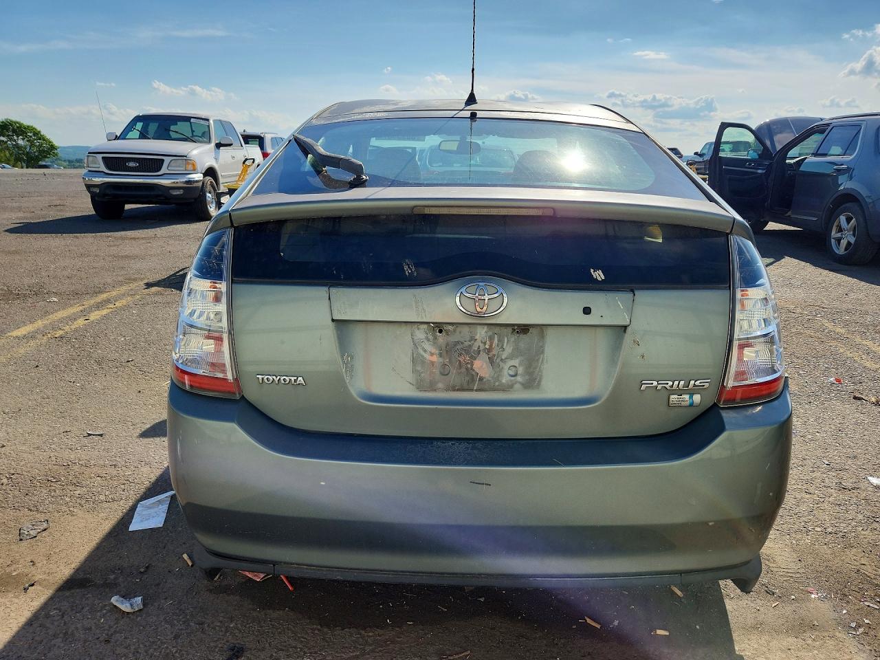 2005 Toyota Prius Base Silver vin: JTDKB22UX53039800