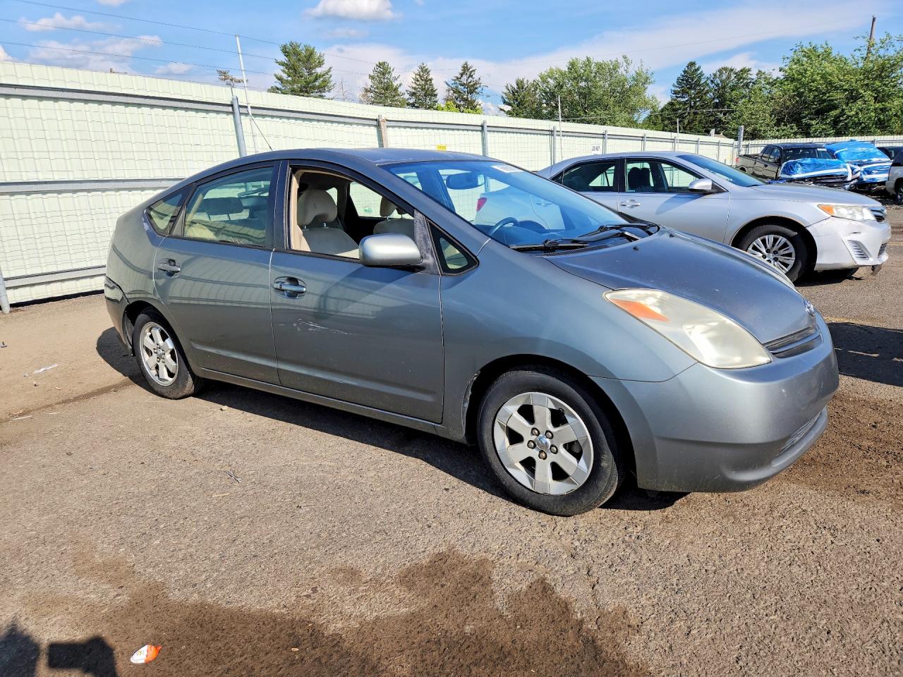 2005 Toyota Prius Base Silver vin: JTDKB22UX53039800
