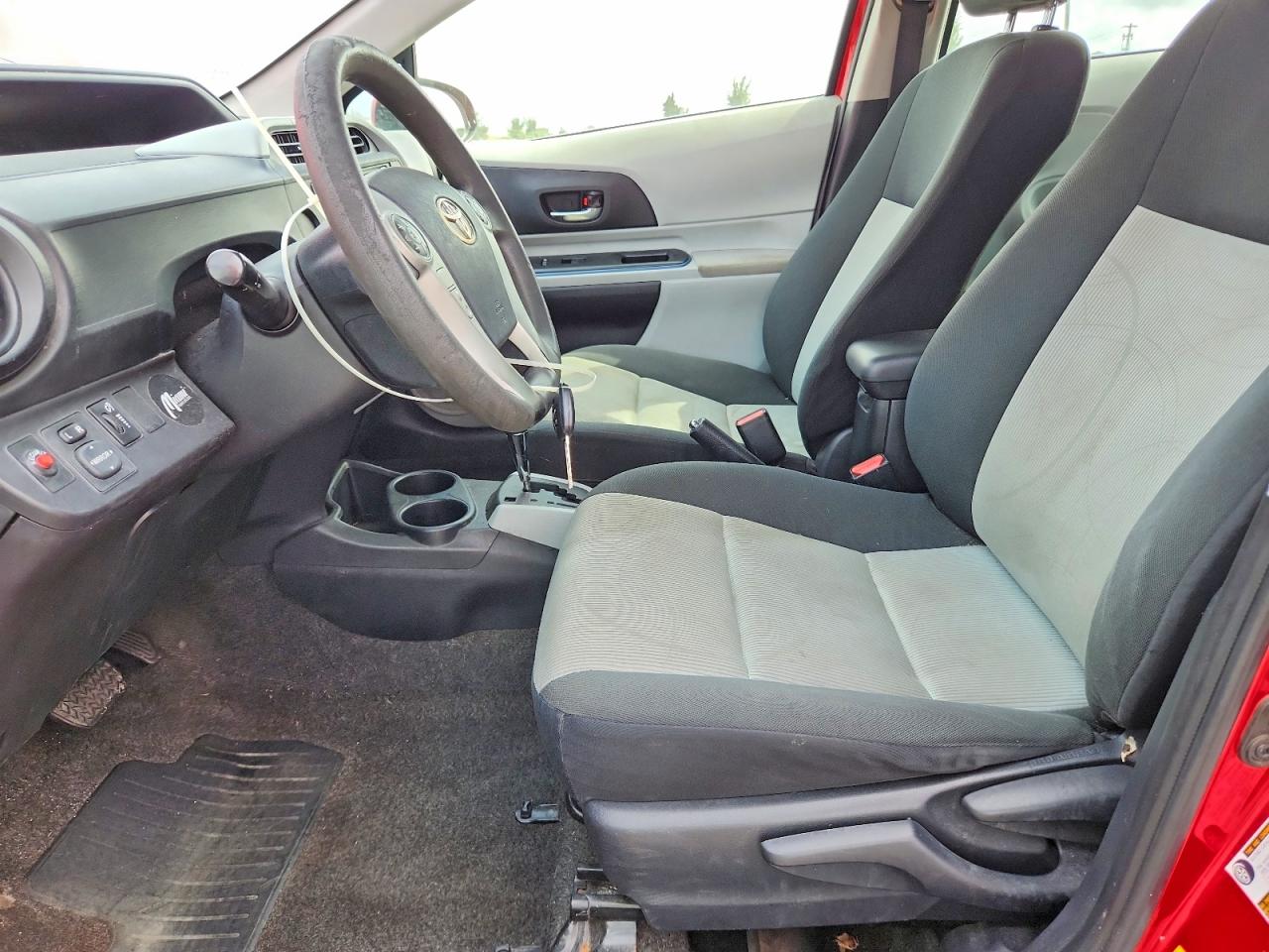2012 Toyota Prius C One Красный vin: JTDKDTB30C1502012