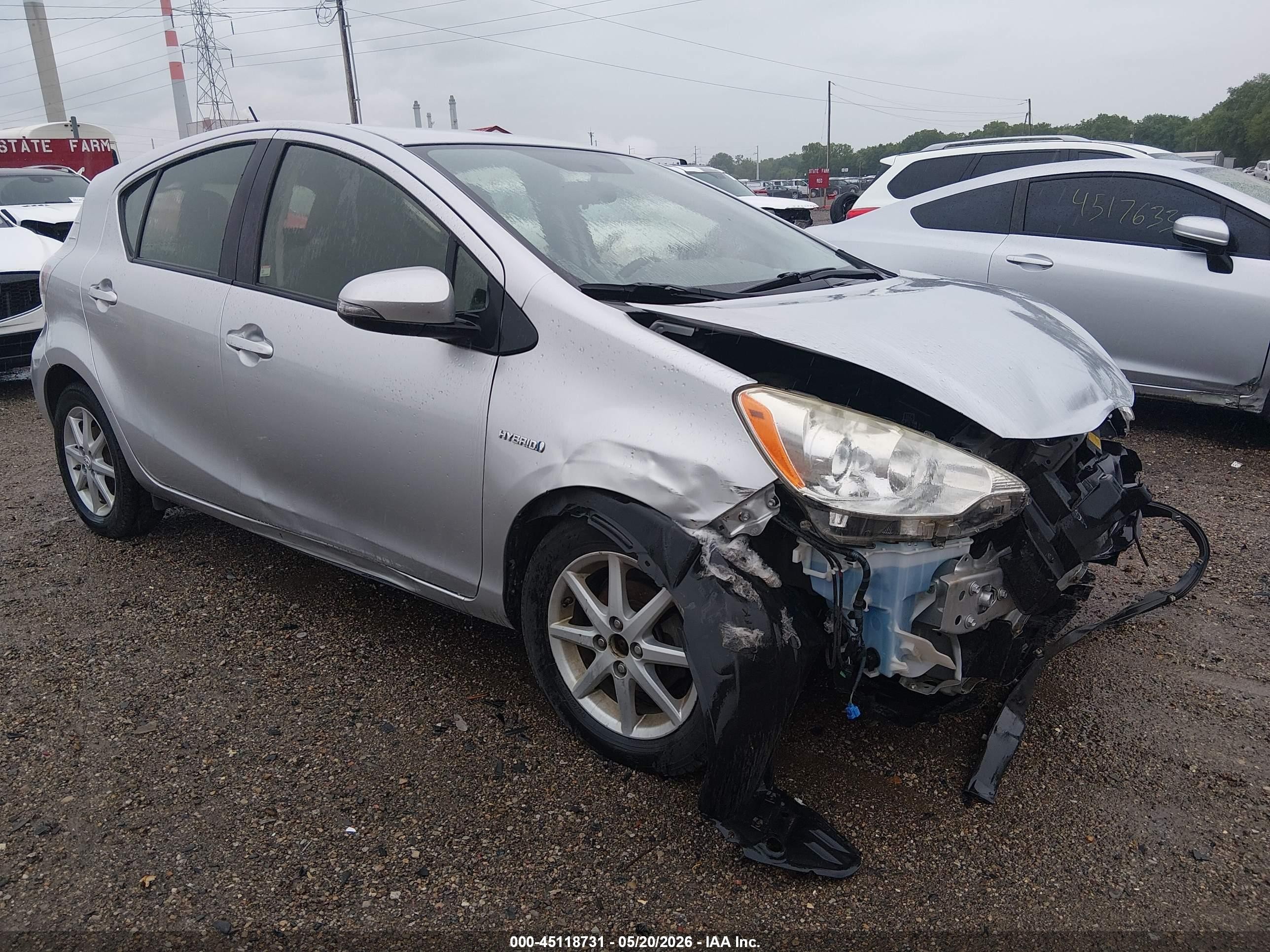 2013 Toyota Prius C Three Серебряный vin: JTDKDTB30D1051004