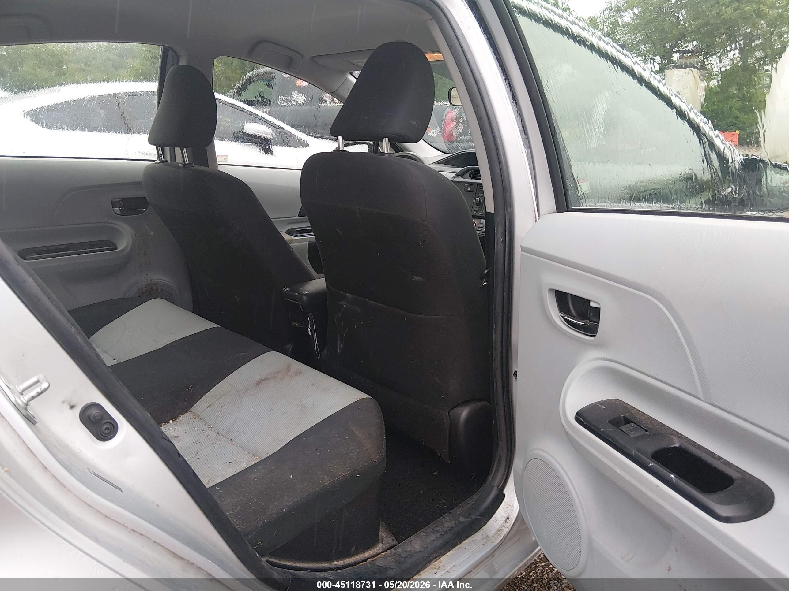 2013 Toyota Prius C Three Silver vin: JTDKDTB30D1051004
