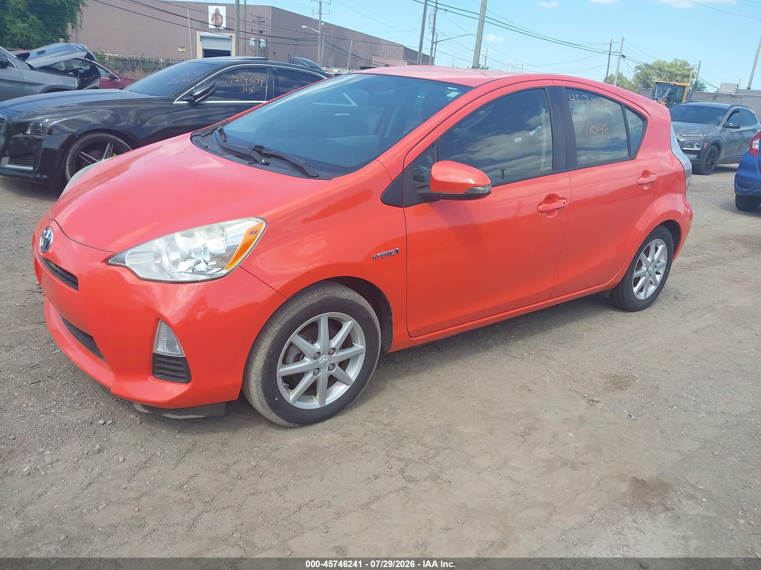 2013 Toyota Prius C Three Оранжевый vin: JTDKDTB30D1058017