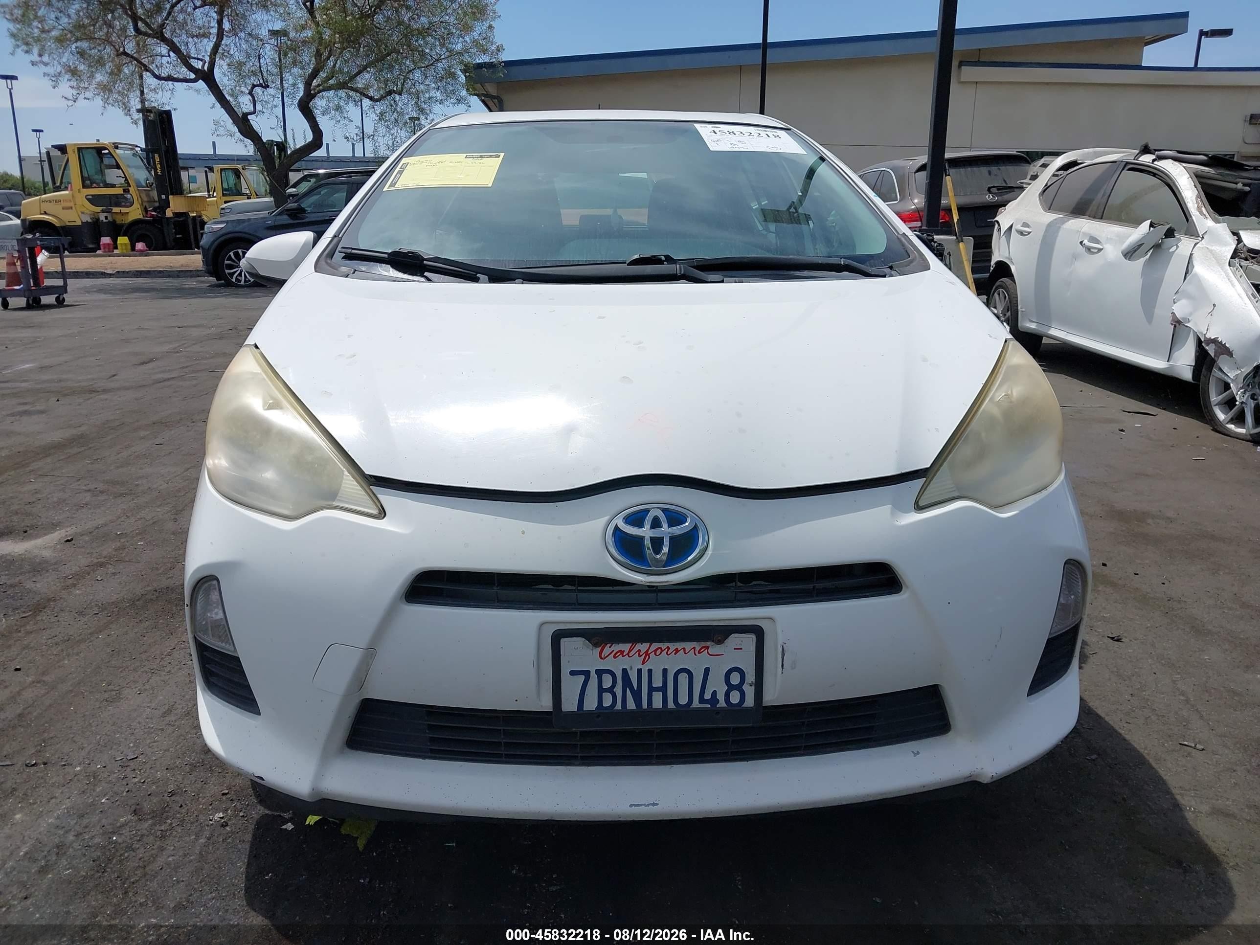 2013 Toyota Prius C One White vin: JTDKDTB30D1546125