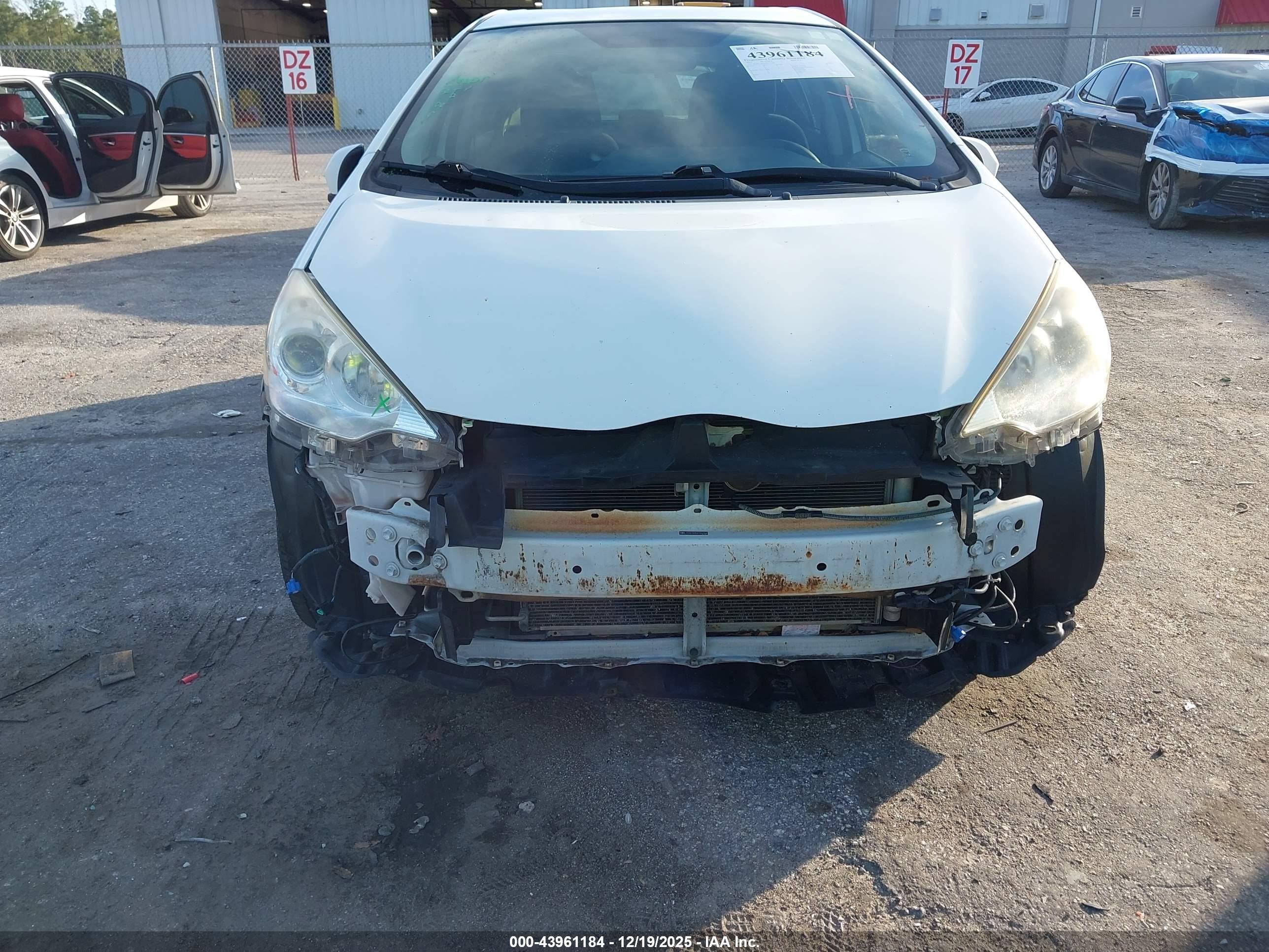 2013 Toyota Prius C Three White vin: JTDKDTB30D1557366
