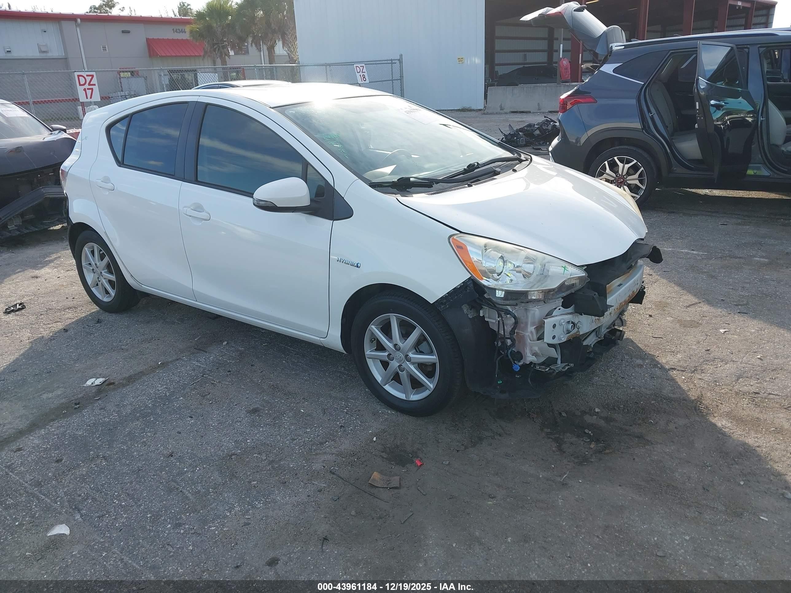 2013 Toyota Prius C Three White vin: JTDKDTB30D1557366