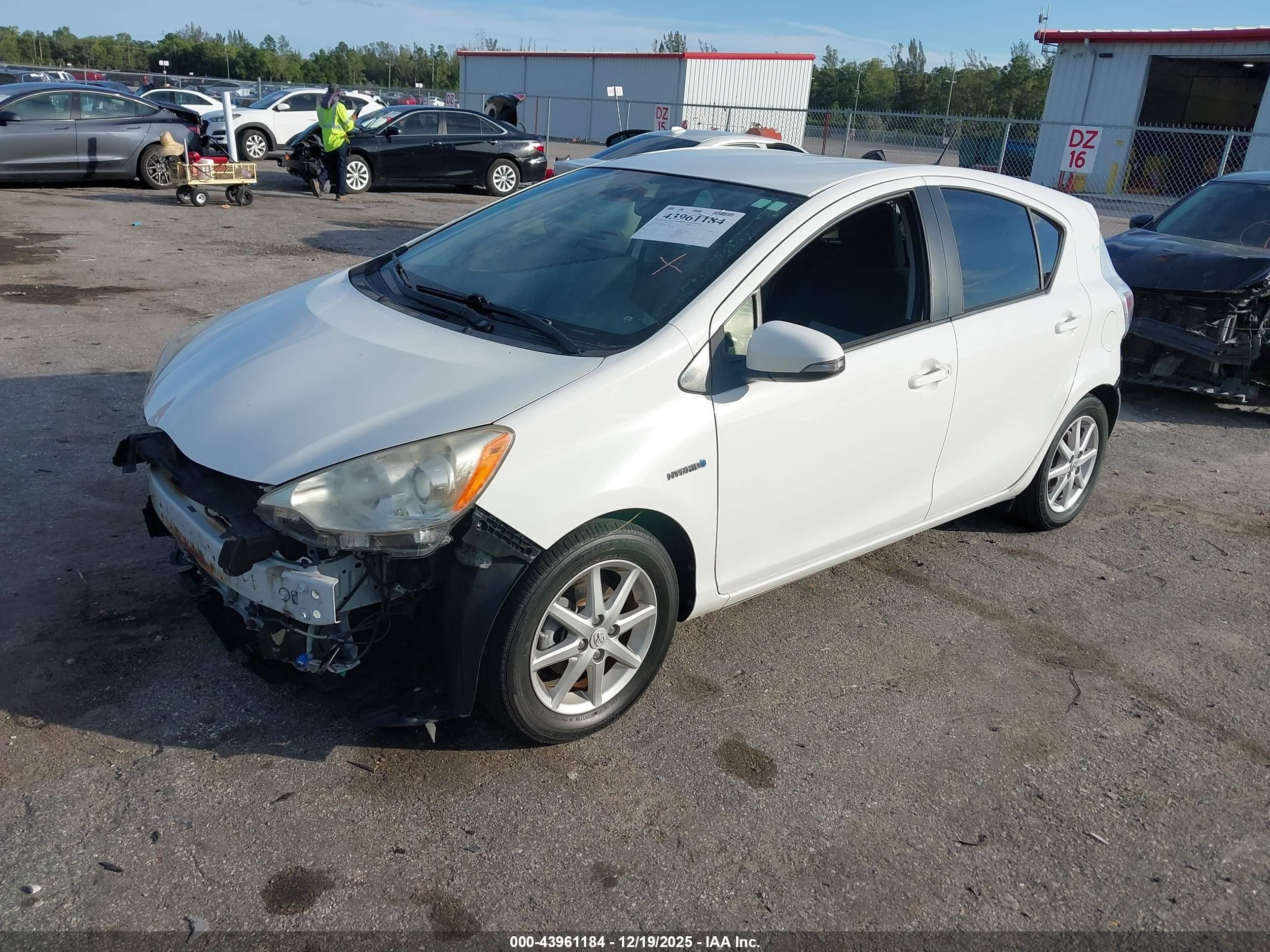 2013 Toyota Prius C Three White vin: JTDKDTB30D1557366