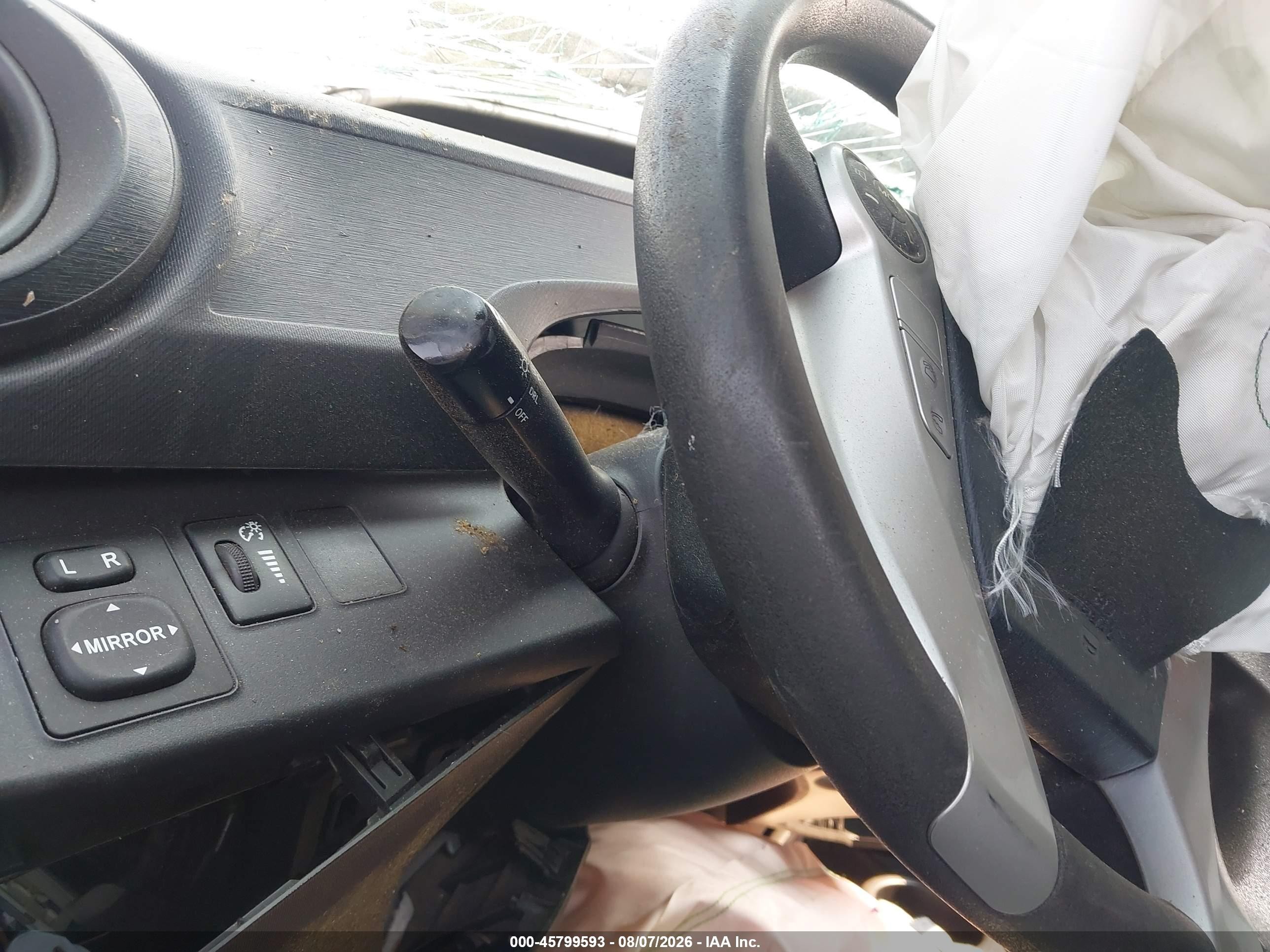 2014 Toyota Prius C Two Белый vin: JTDKDTB30E1561371