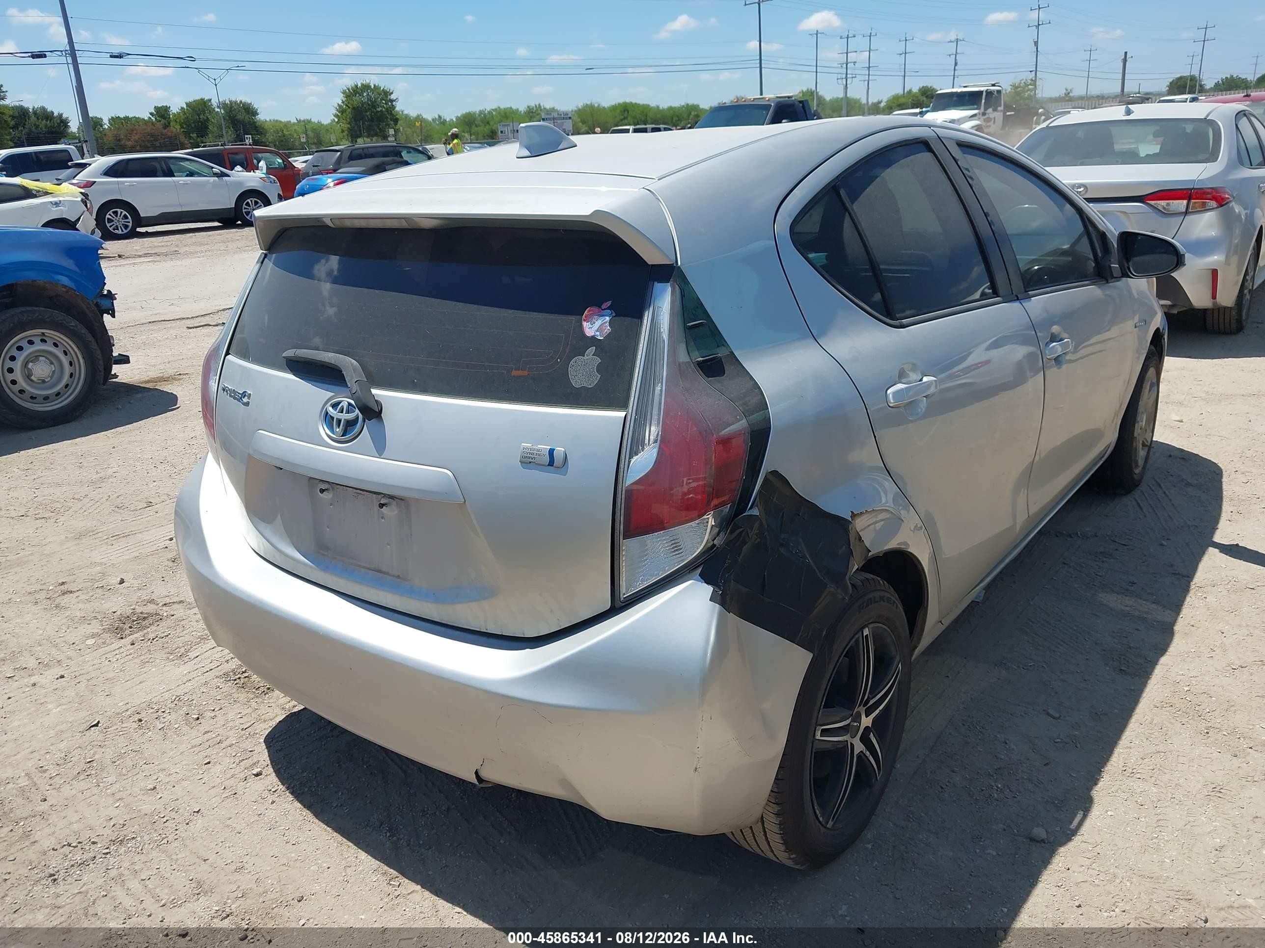 2015 Toyota Prius C Three Серебряный vin: JTDKDTB30F1107431