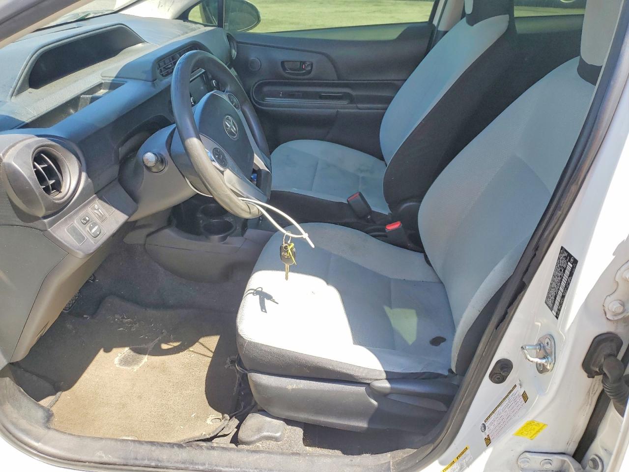 2015 Toyota Prius C One White vin: JTDKDTB30F1111642