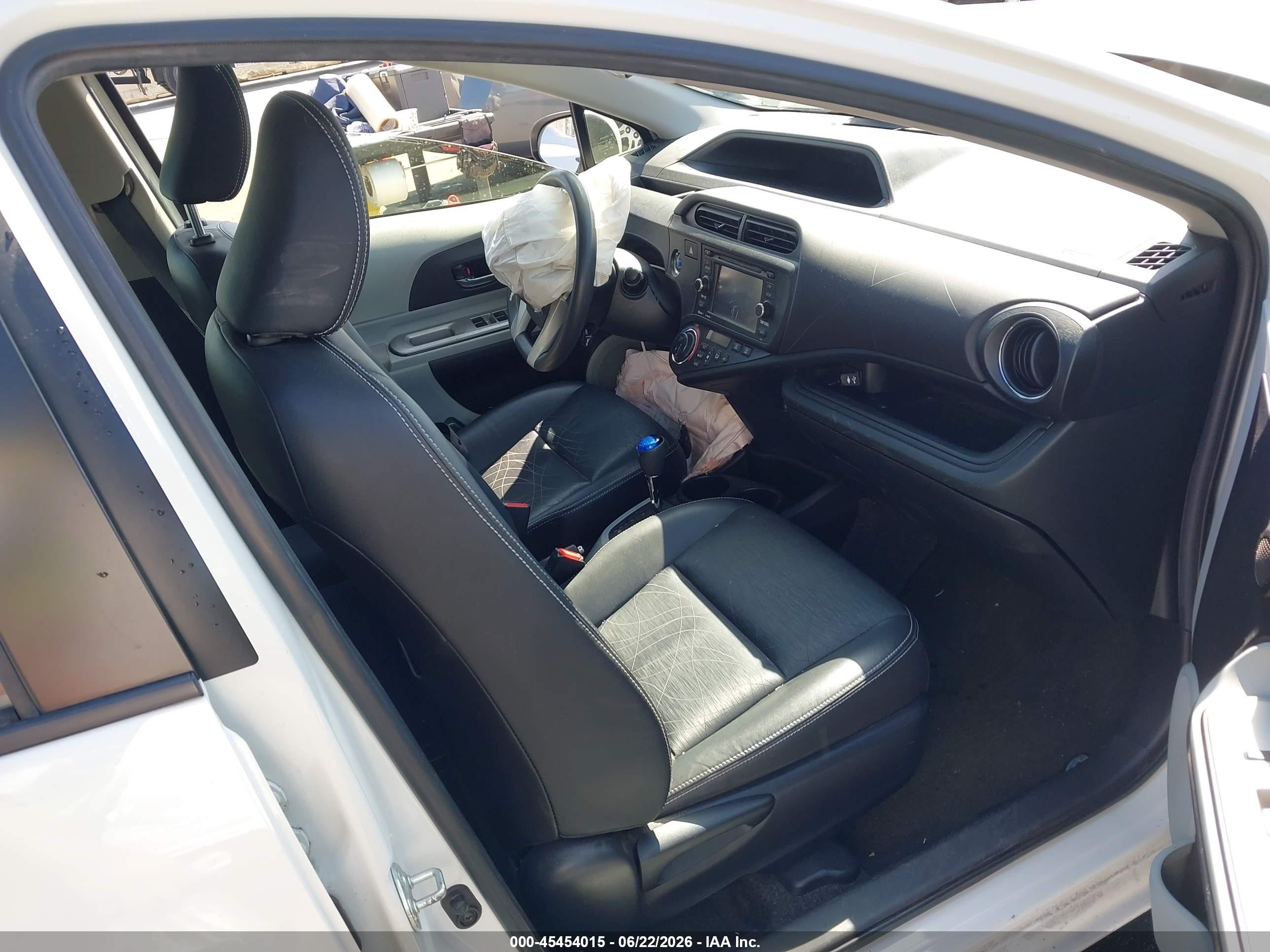 2012 Toyota Prius C Four White vin: JTDKDTB32C1007665