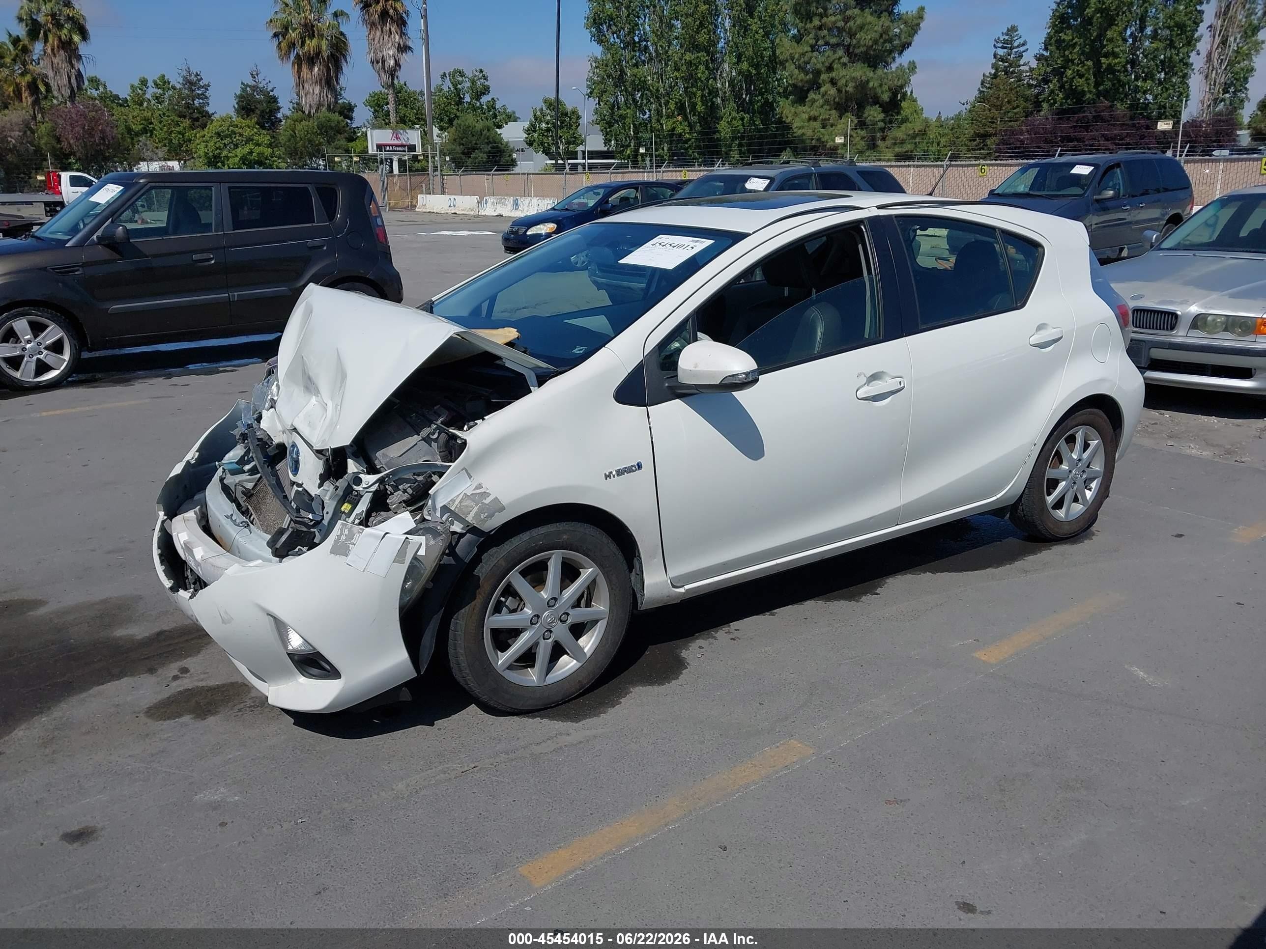 2012 Toyota Prius C Four White vin: JTDKDTB32C1007665