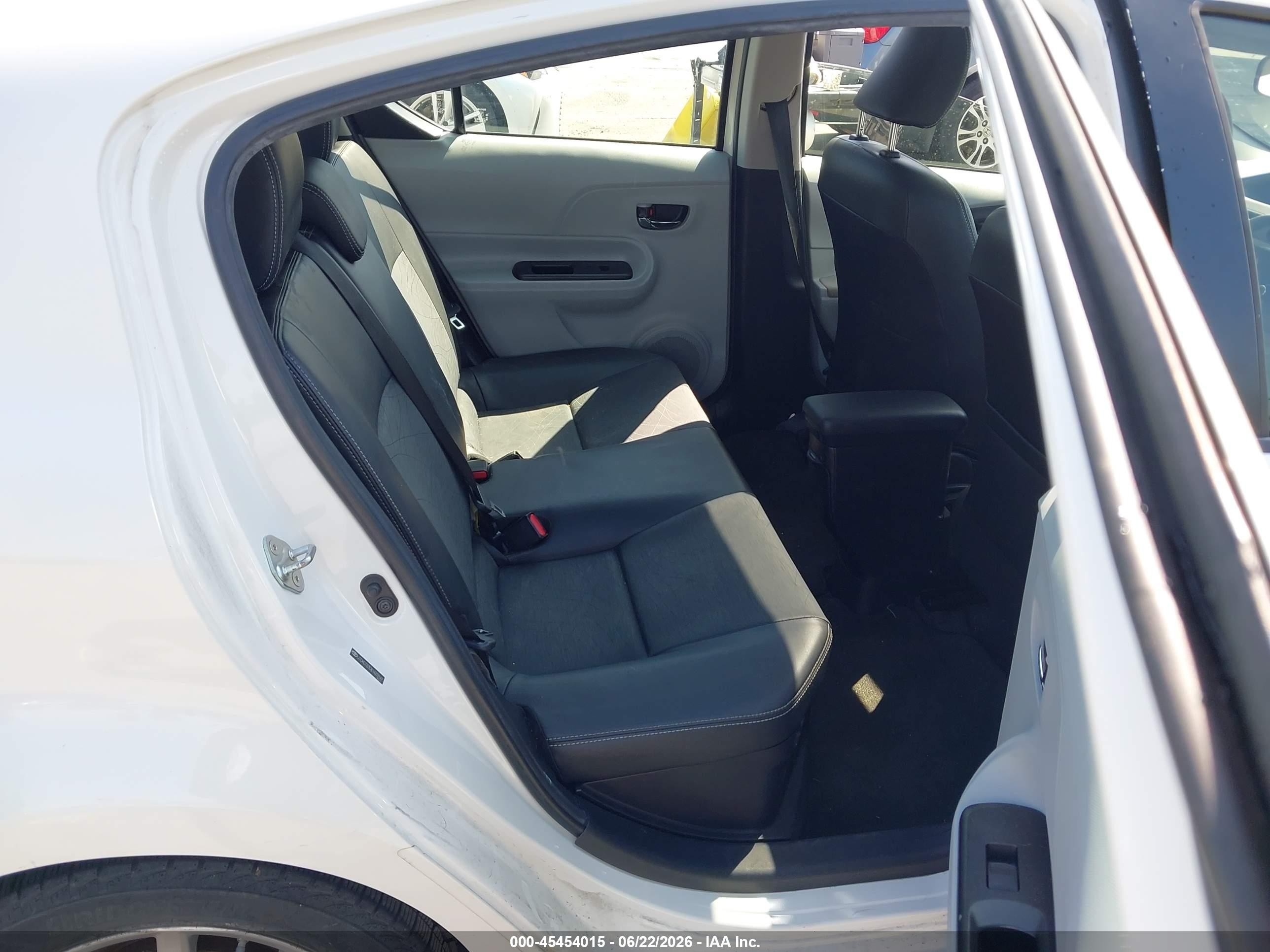 2012 Toyota Prius C Four White vin: JTDKDTB32C1007665