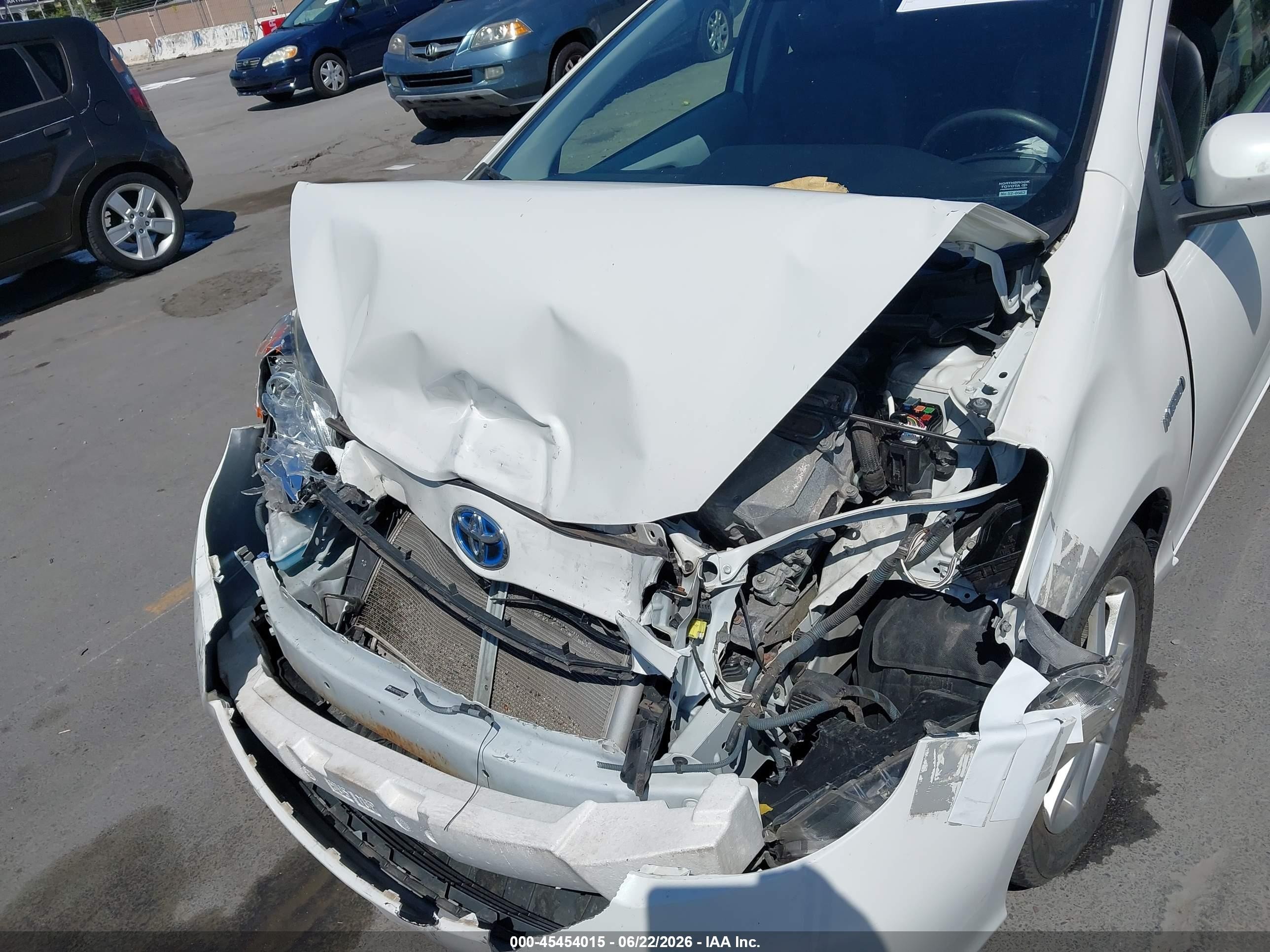 2012 Toyota Prius C Four White vin: JTDKDTB32C1007665