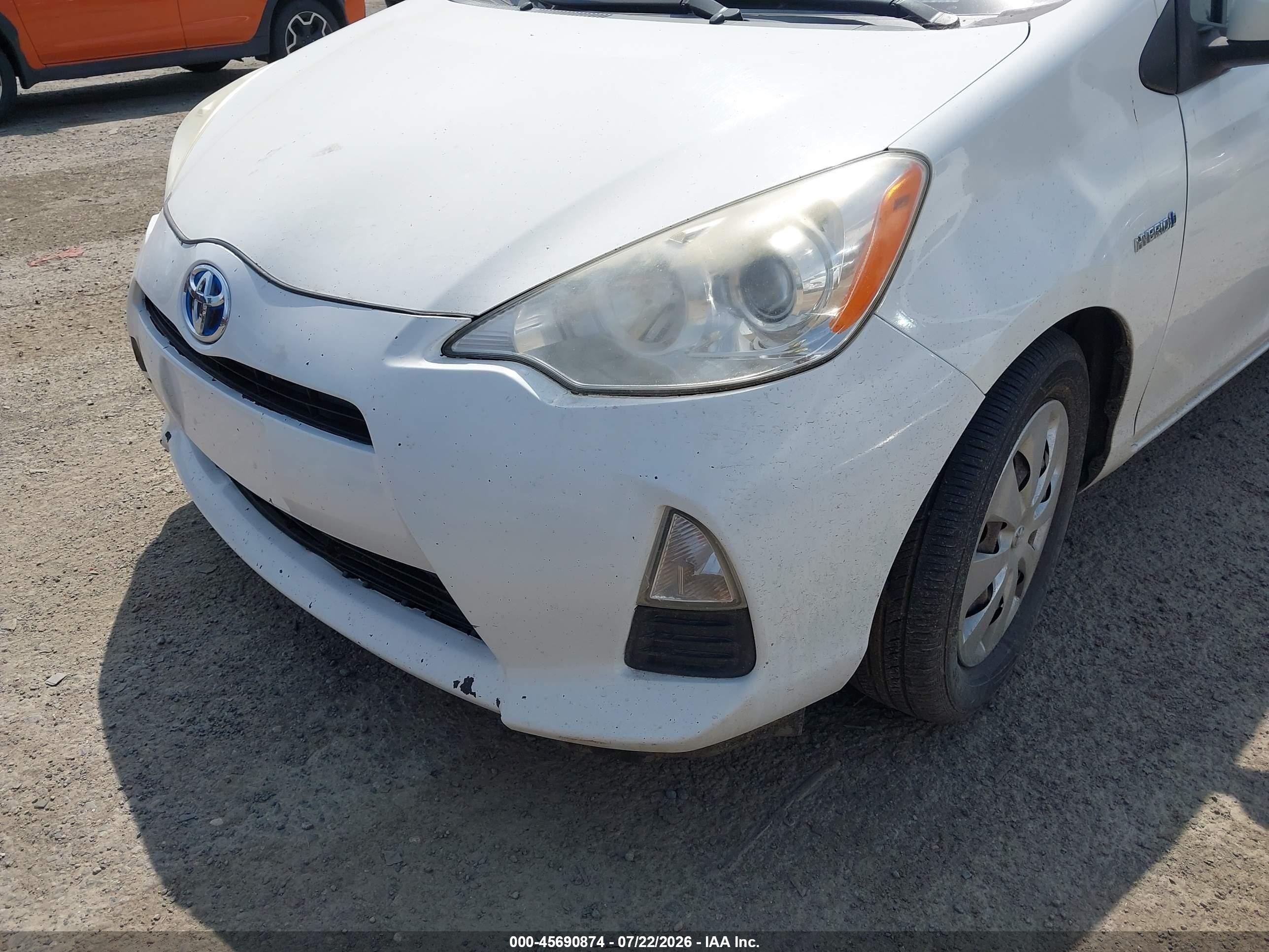 2012 Toyota Prius C Two White vin: JTDKDTB32C1022604