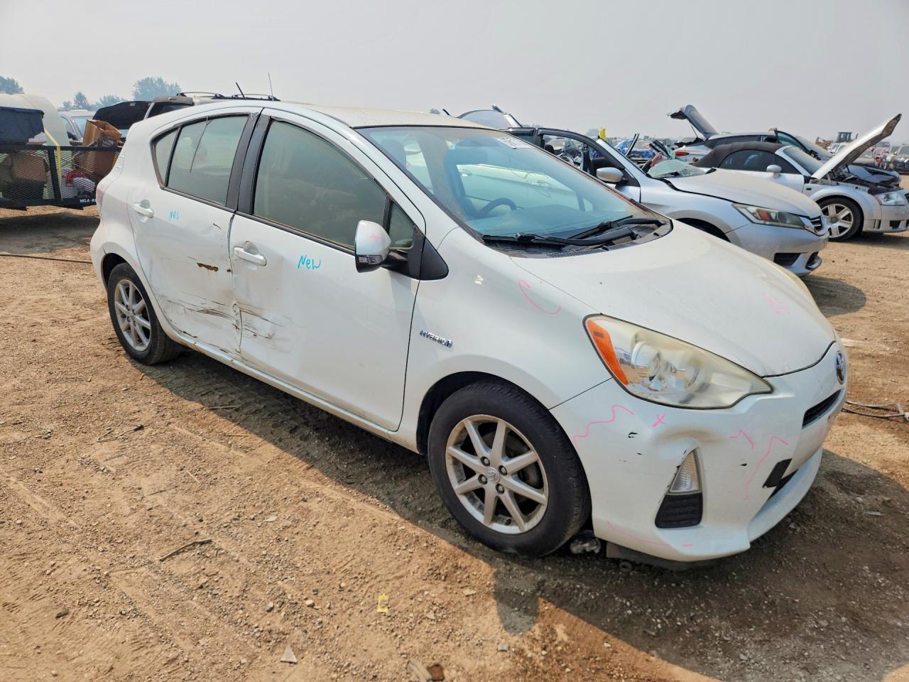 2012 Toyota Prius C Three Белый vin: JTDKDTB32C1511892