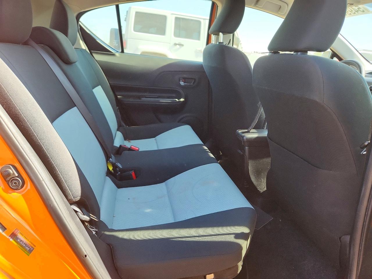 2015 Toyota Prius C Three Orange vin: JTDKDTB32F1091247