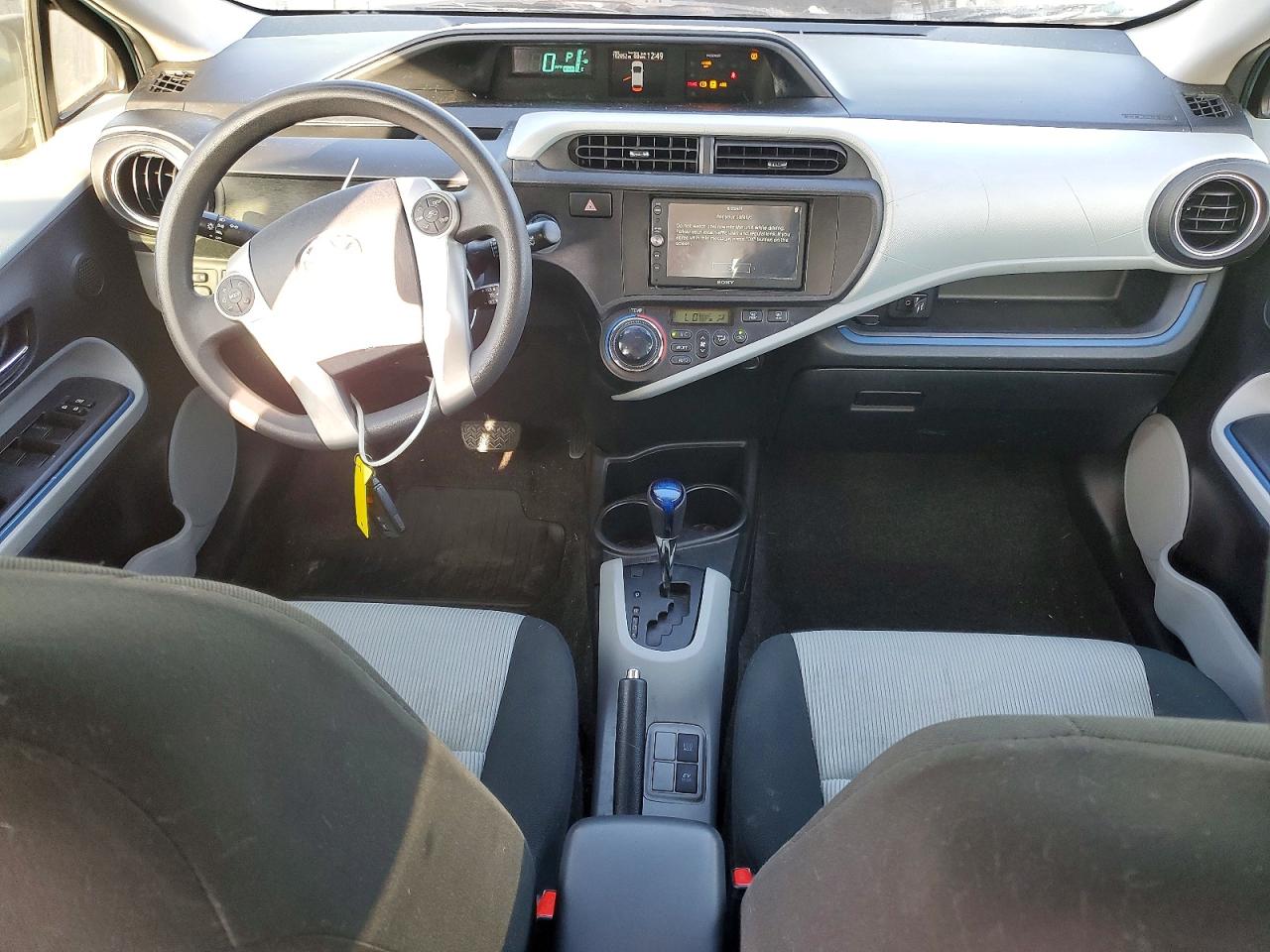 2012 Toyota Prius C Three Turquoise vin: JTDKDTB33C1020103