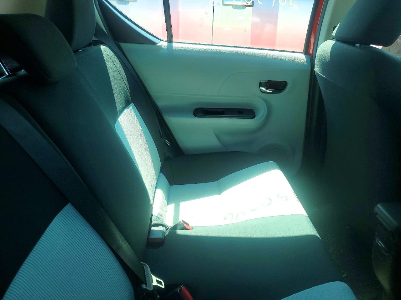 2012 Toyota Prius C One Красный vin: JTDKDTB33C1514316