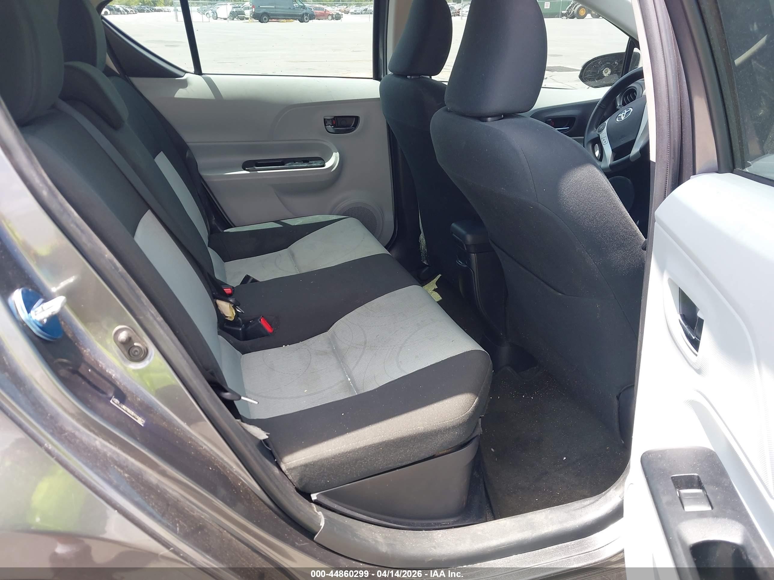 2013 Toyota Prius C Two Серый vin: JTDKDTB33D1044872