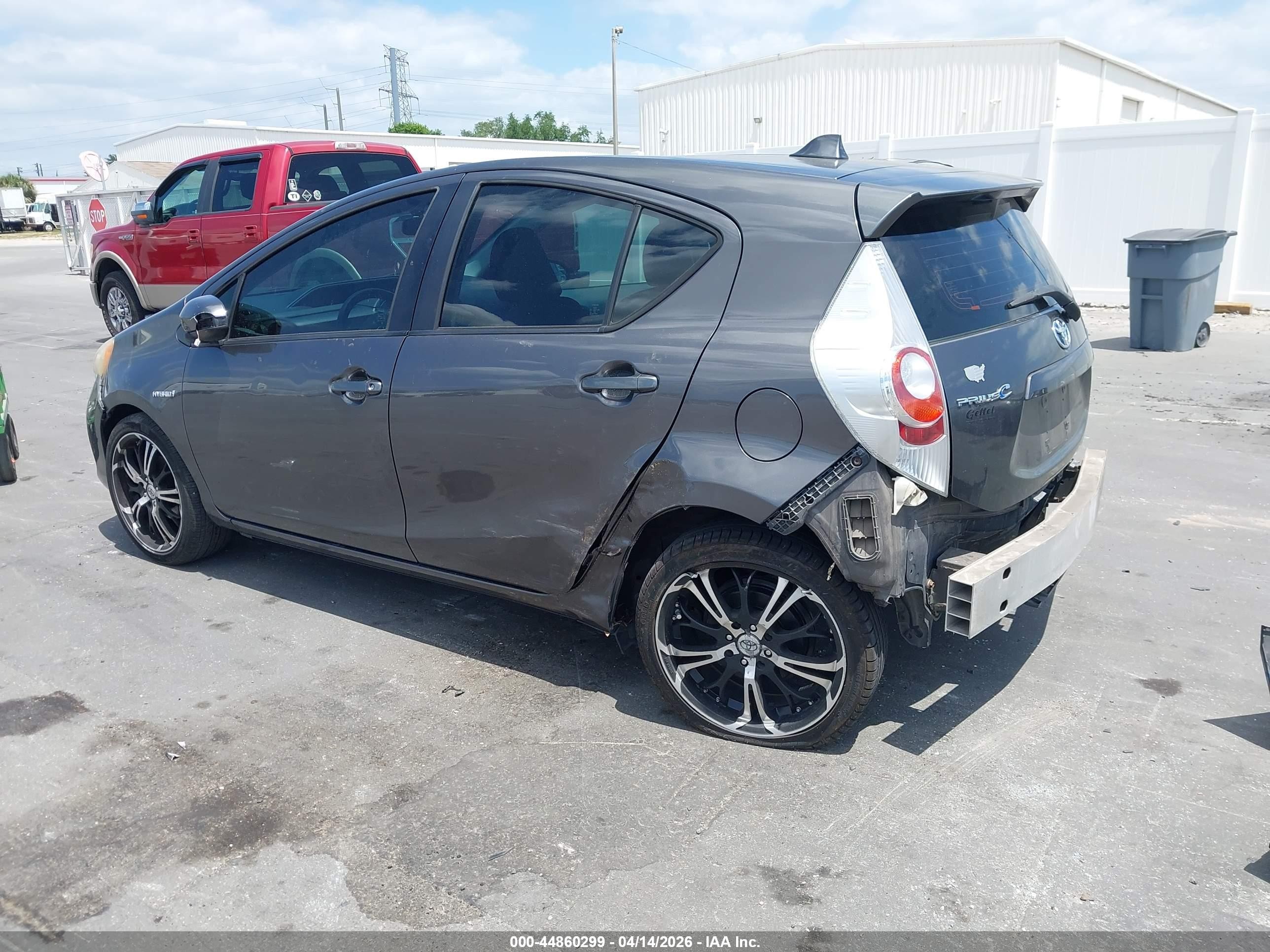 2013 Toyota Prius C Two Серый vin: JTDKDTB33D1044872