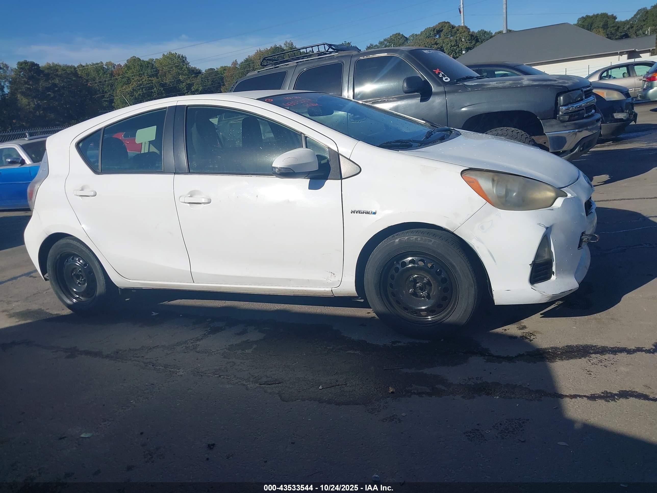 2014 Toyota Prius C One Белый vin: JTDKDTB33E1066758