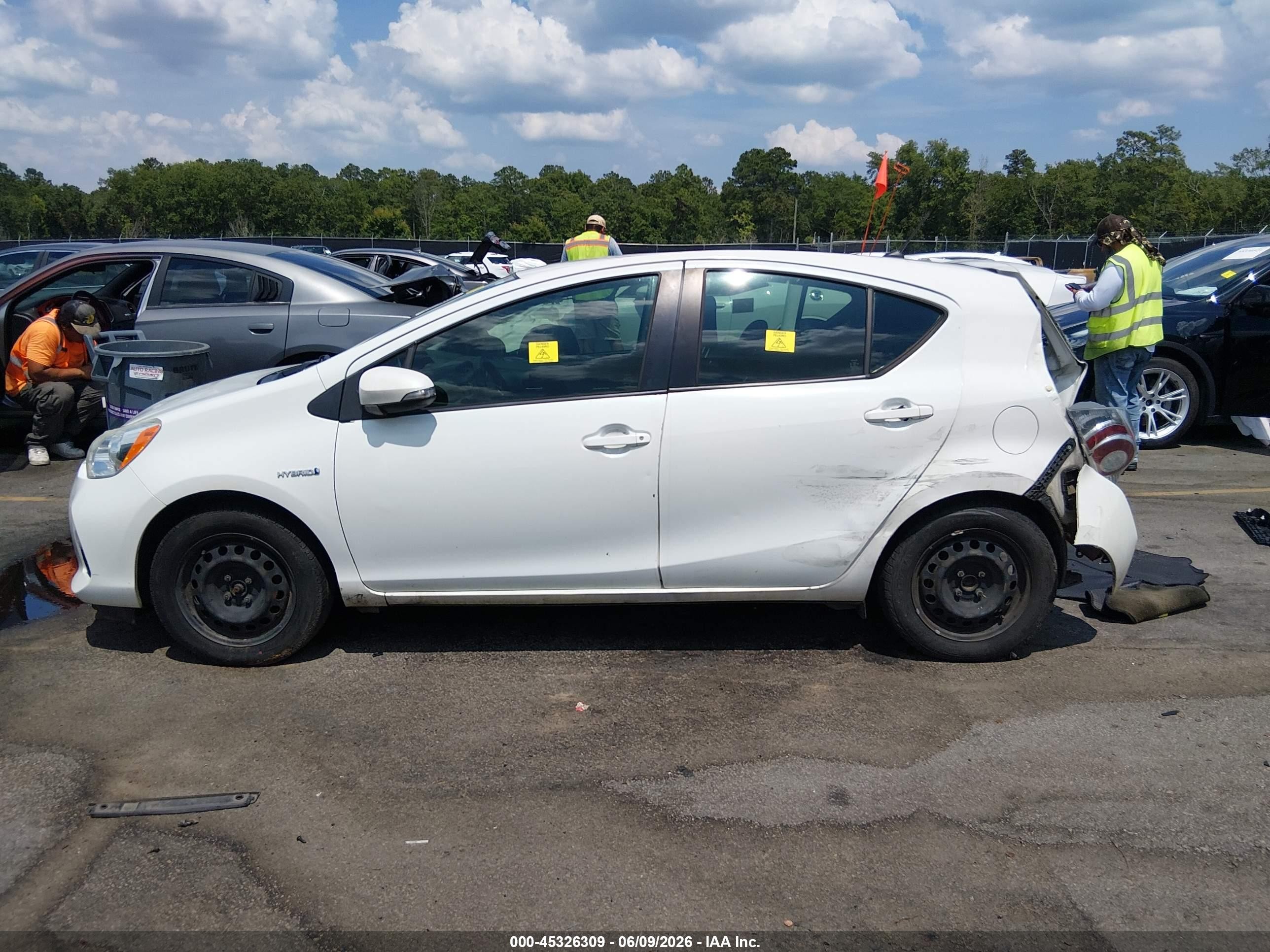 2014 Toyota Prius C Two White vin: JTDKDTB33E1567939