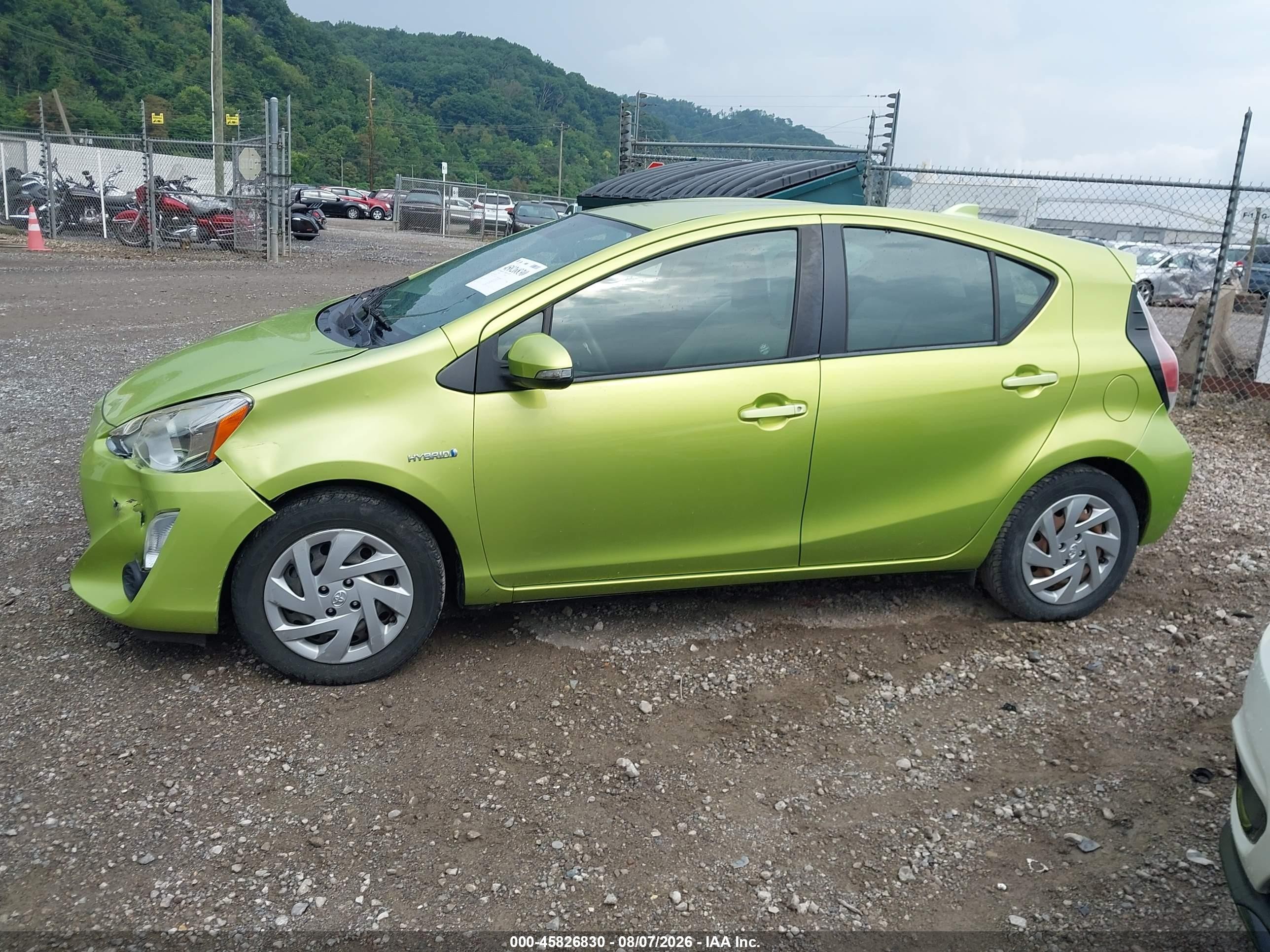 2015 Toyota Prius C One Green vin: JTDKDTB33F1101784