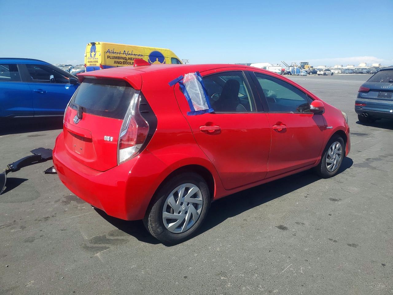 2015 Toyota Prius C One Красный vin: JTDKDTB33F1104443