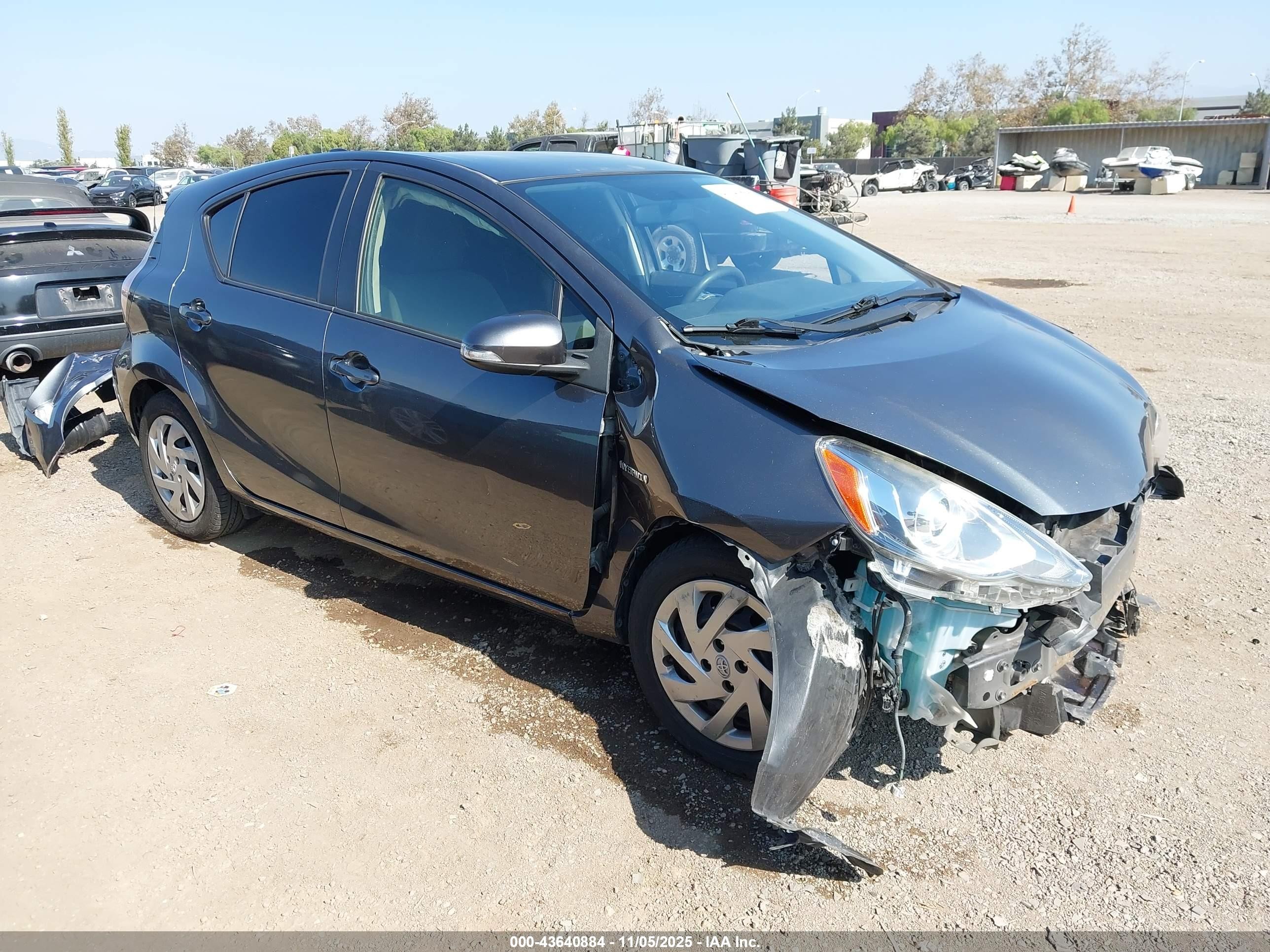 2015 Toyota Prius C Three Gray vin: JTDKDTB33F1578196