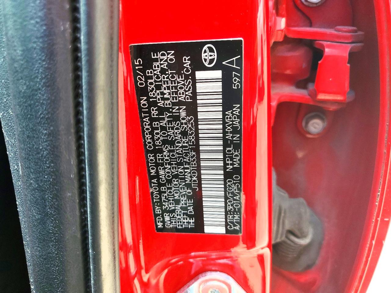 2015 Toyota Prius C Two Красный vin: JTDKDTB33F1583253