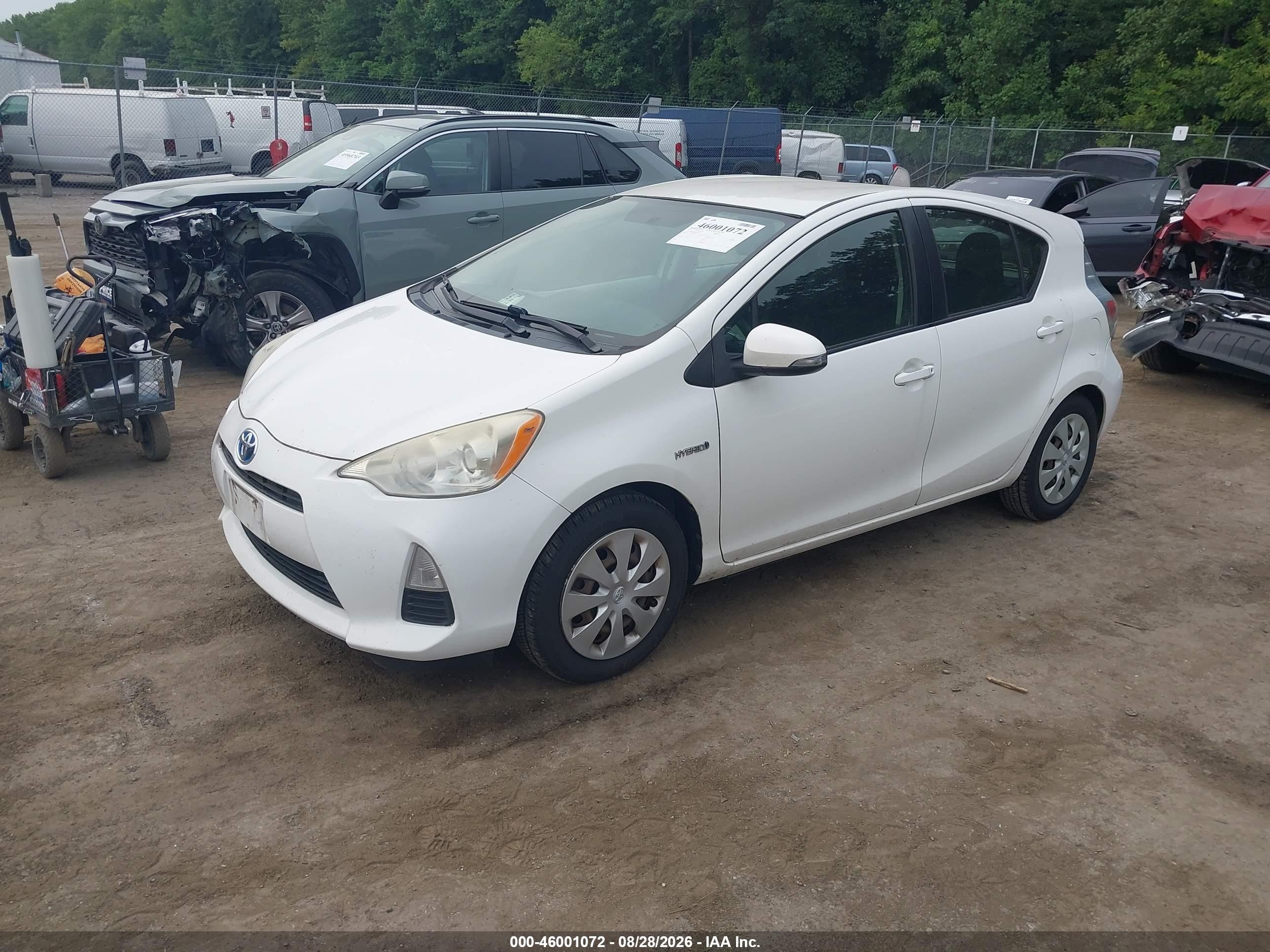 2012 Toyota Prius C Three Белый vin: JTDKDTB34C1504491