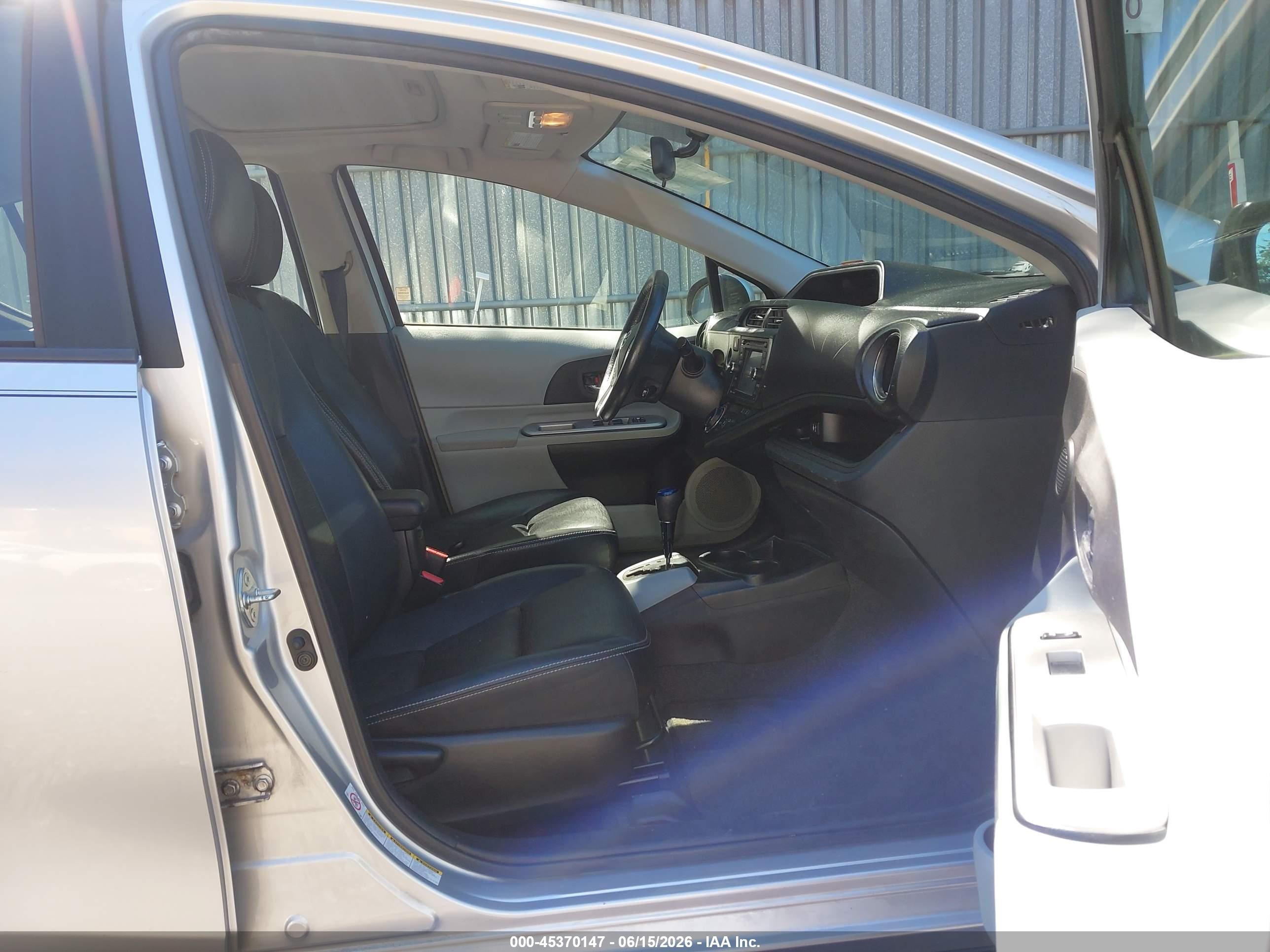 2013 Toyota Prius C Four Silver vin: JTDKDTB34D1032214