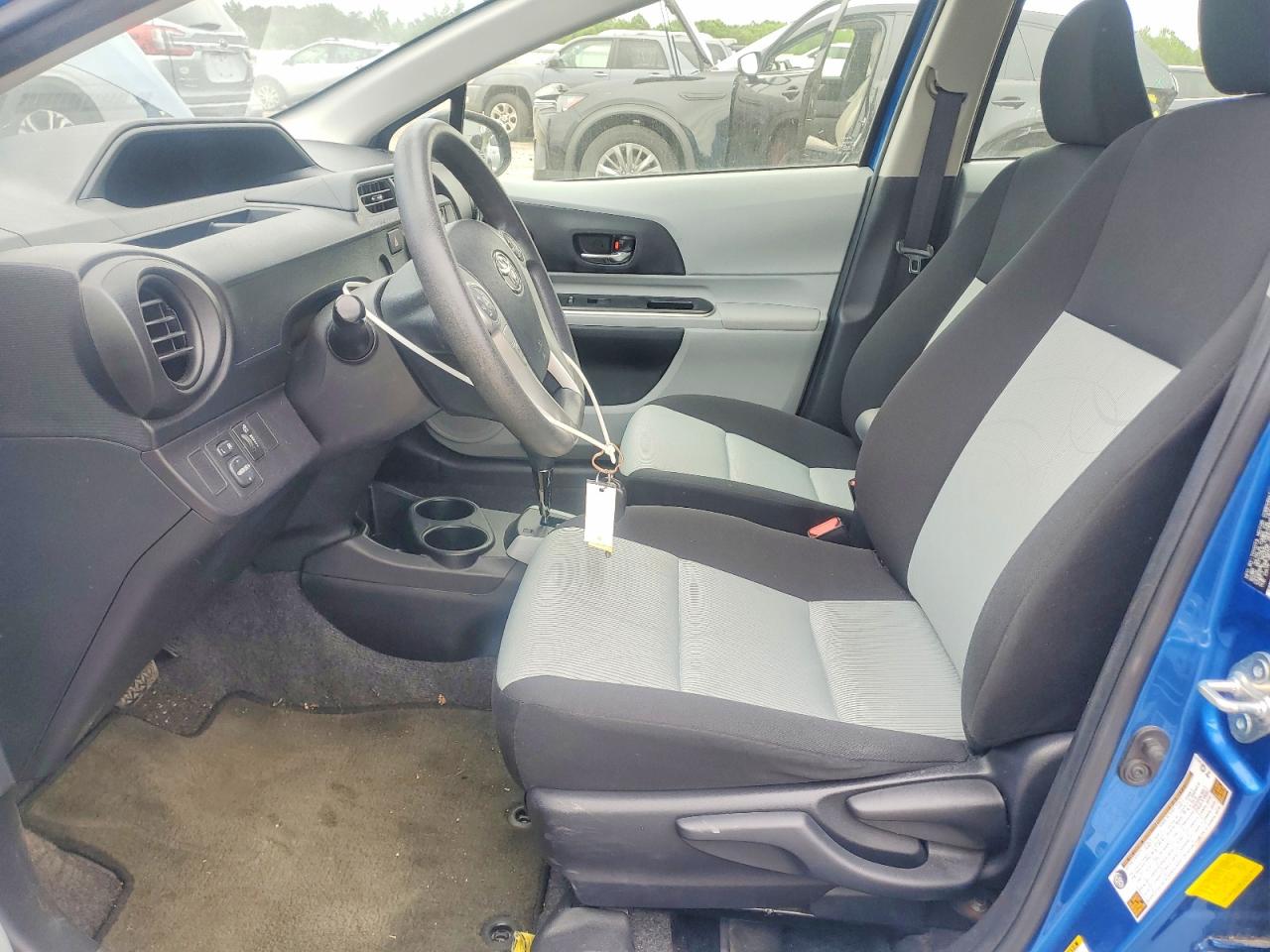 2014 Toyota Prius C Two Синий vin: JTDKDTB34E1067319
