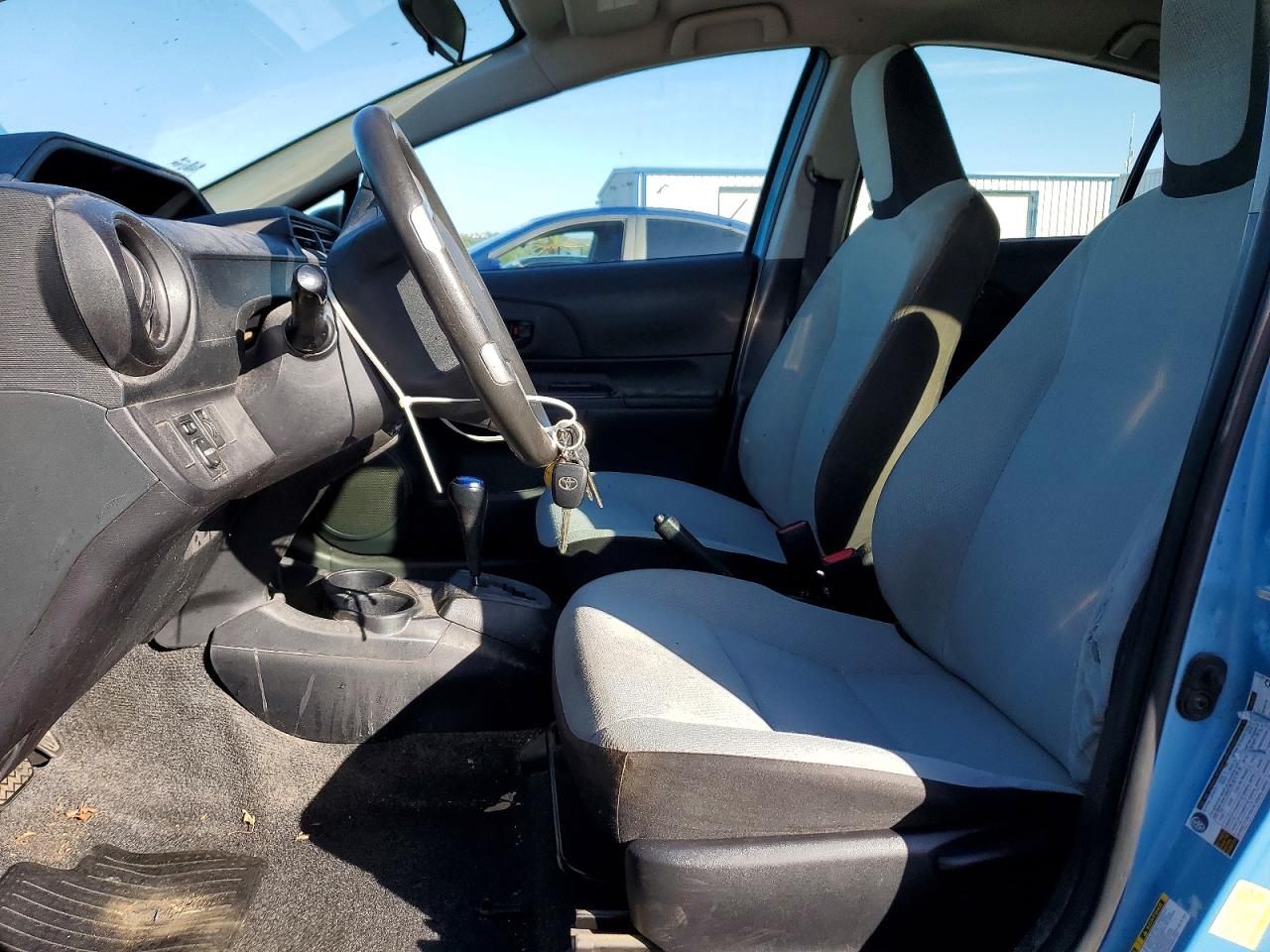 2015 Toyota Prius C One Turquoise vin: JTDKDTB34F1091508