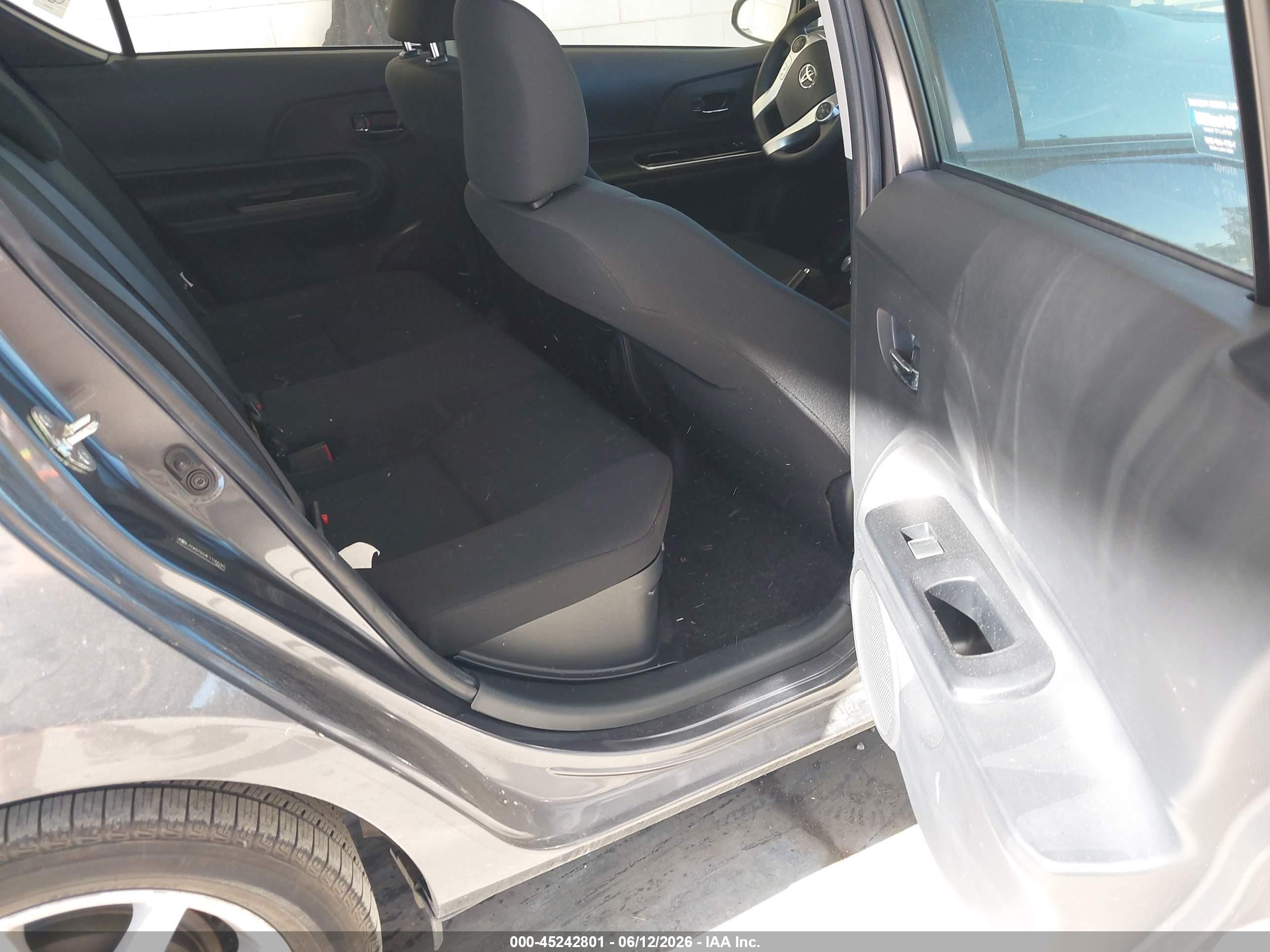 2015 Toyota Prius C Three Gray vin: JTDKDTB34F1105536