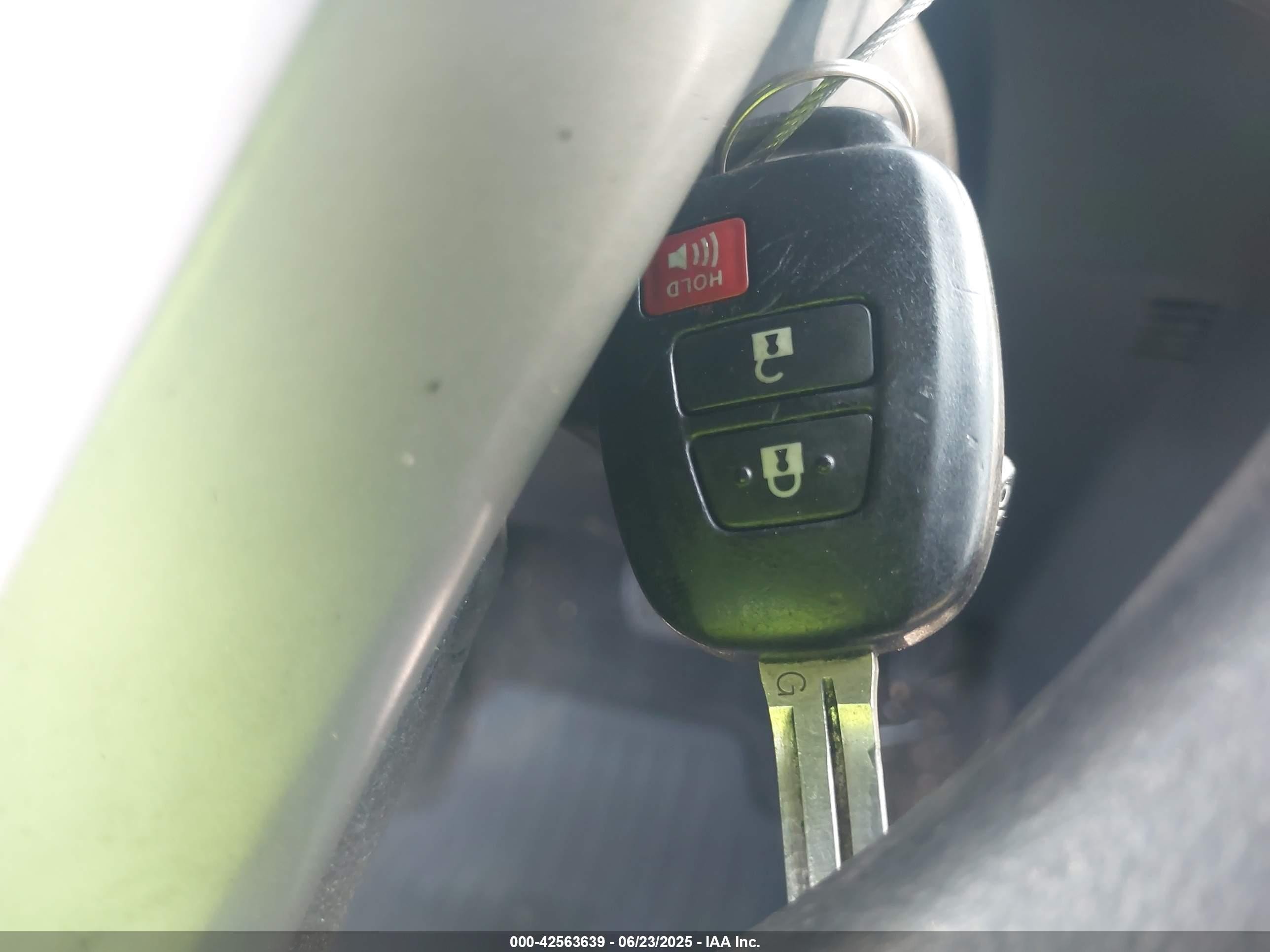 2012 Toyota Prius C Two Черный vin: JTDKDTB35C1502796