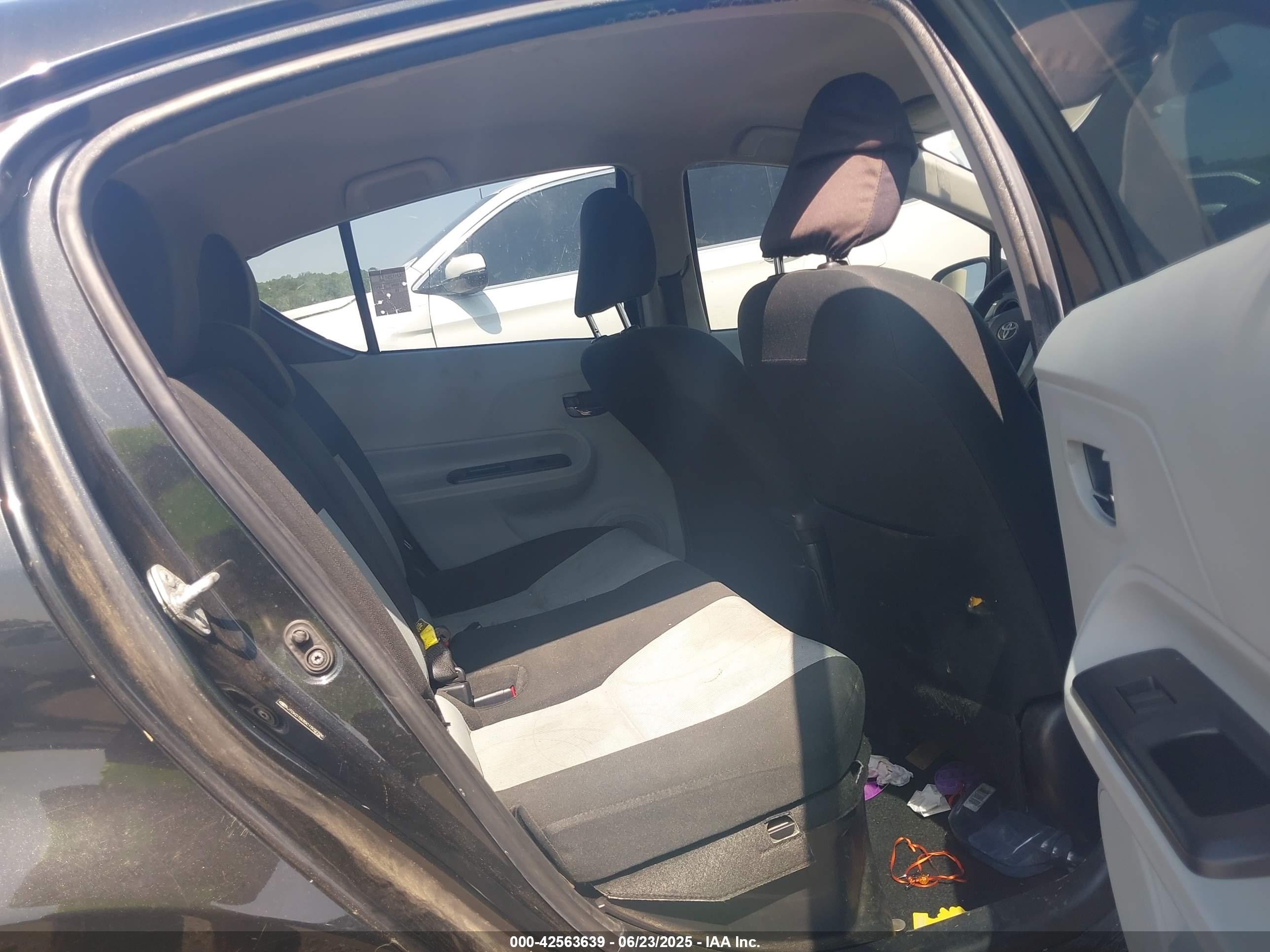 2012 Toyota Prius C Two Черный vin: JTDKDTB35C1502796