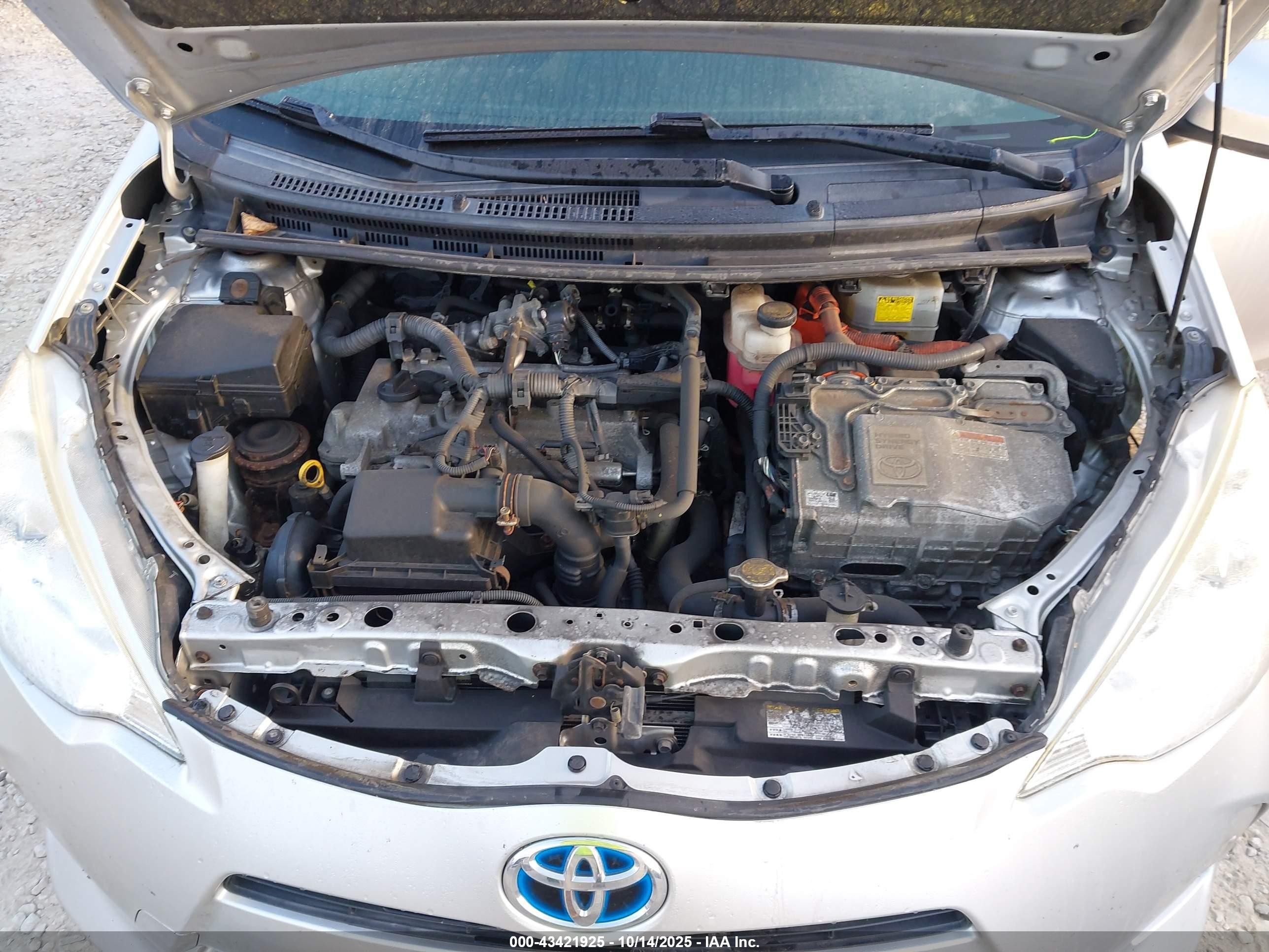 2013 Toyota Prius C Four Серебряный vin: JTDKDTB35D1036319