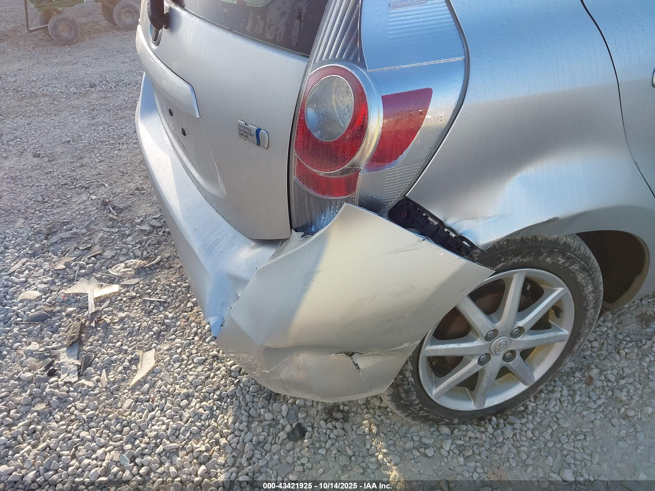 2013 Toyota Prius C Four Серебряный vin: JTDKDTB35D1036319