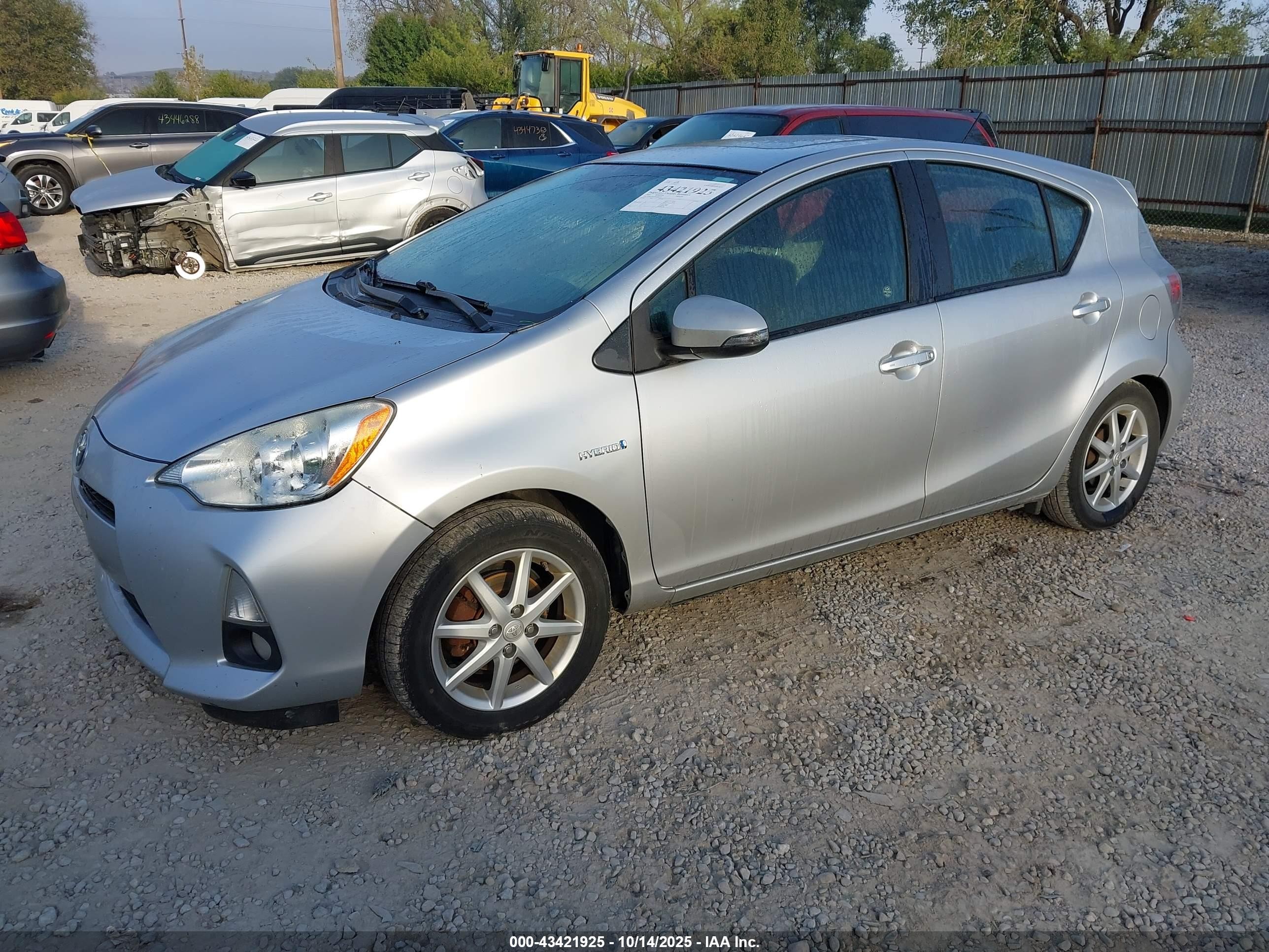 2013 Toyota Prius C Four Серебряный vin: JTDKDTB35D1036319