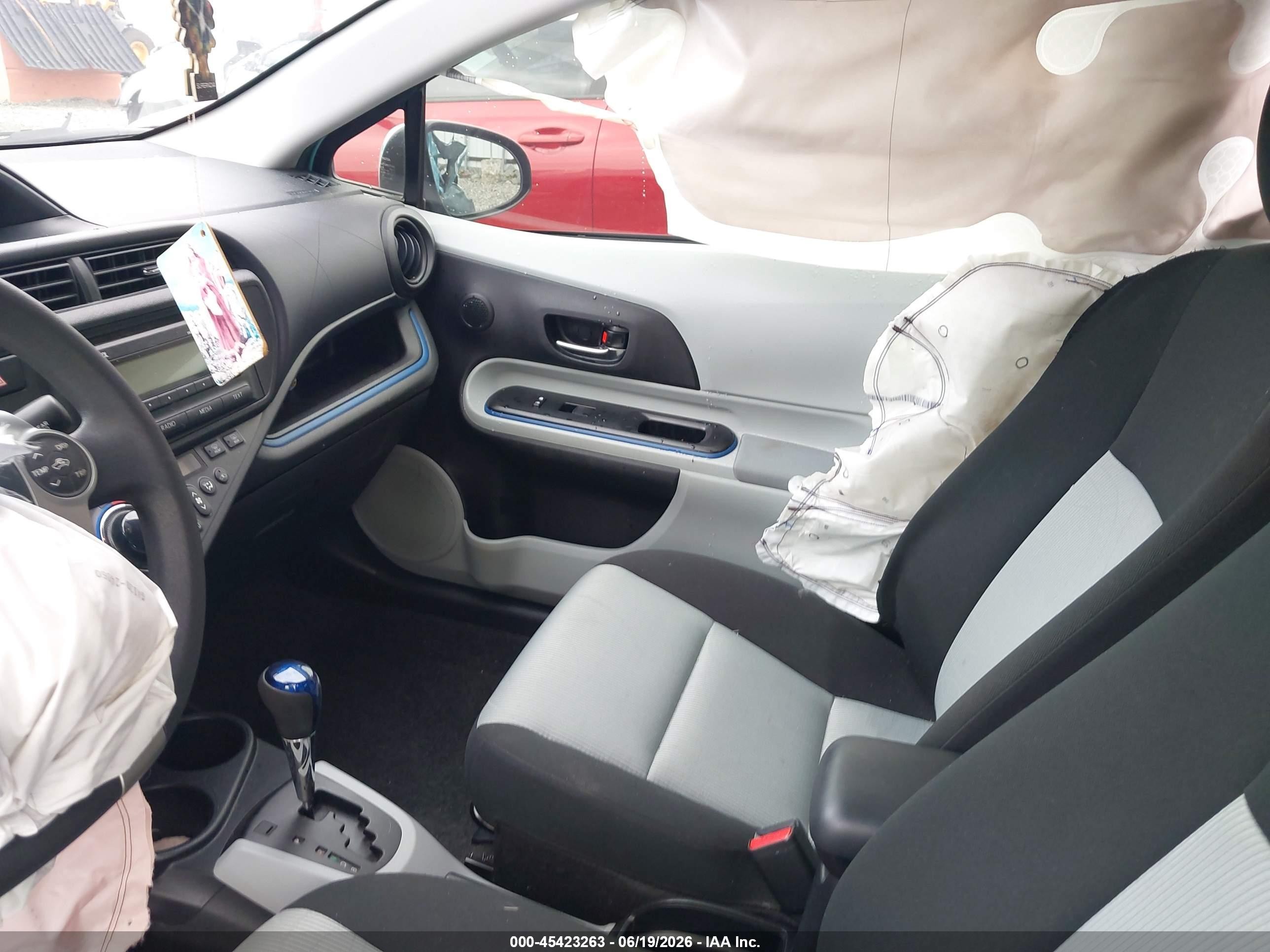 2013 Toyota Prius C Two Синий vin: JTDKDTB35D1044629
