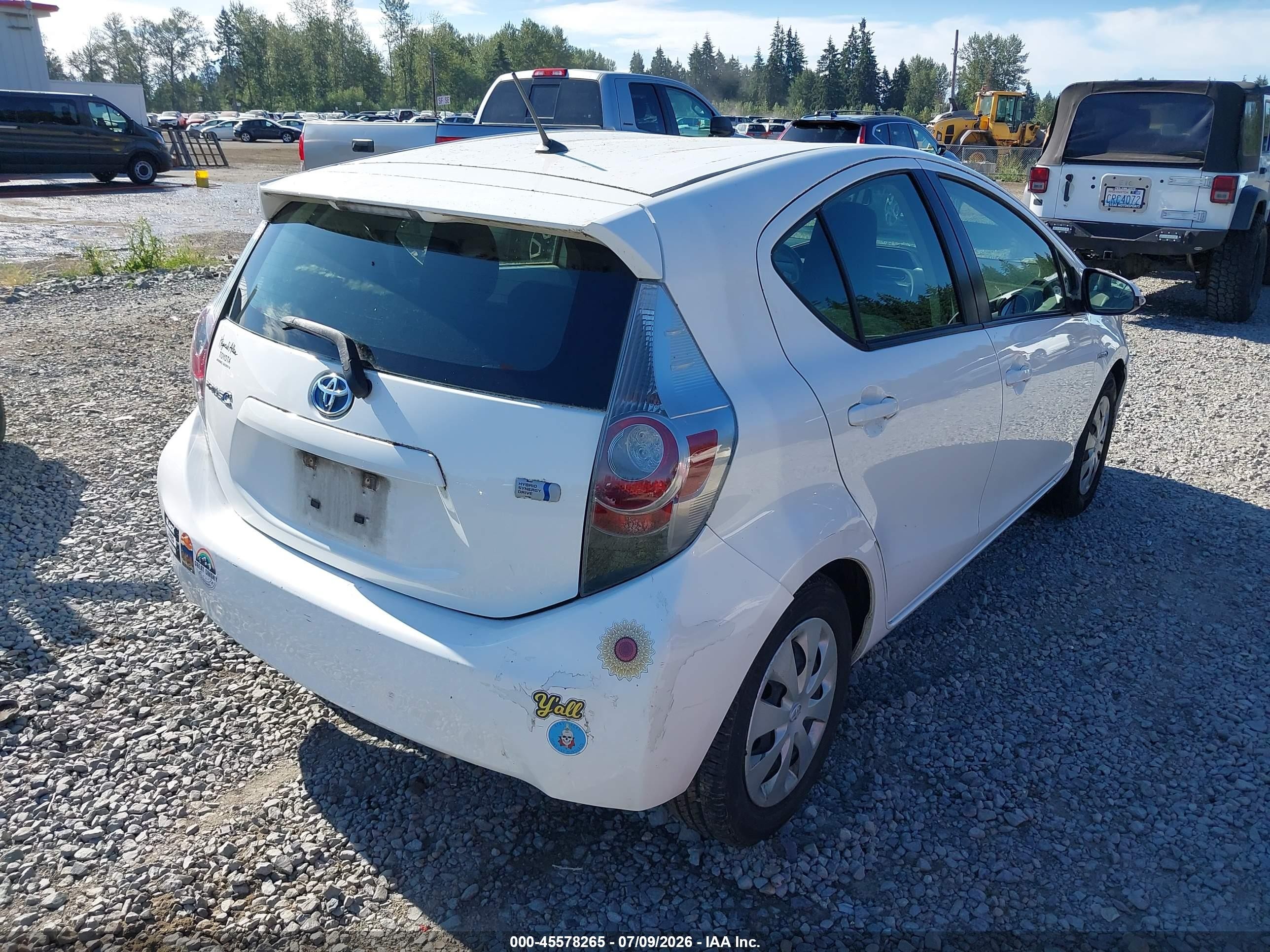 2013 Toyota Prius C One White vin: JTDKDTB35D1539901