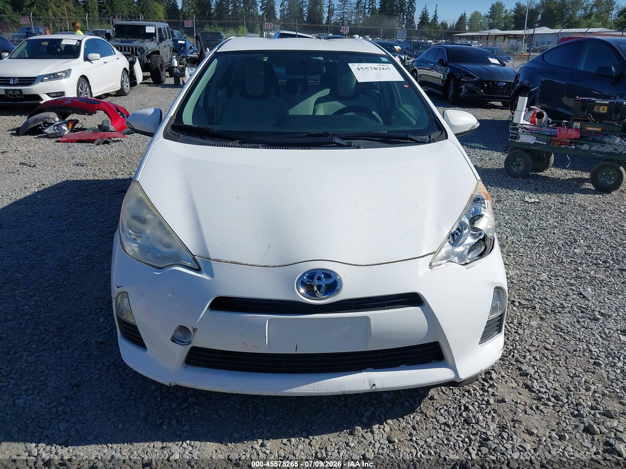 2013 Toyota Prius C One White vin: JTDKDTB35D1539901