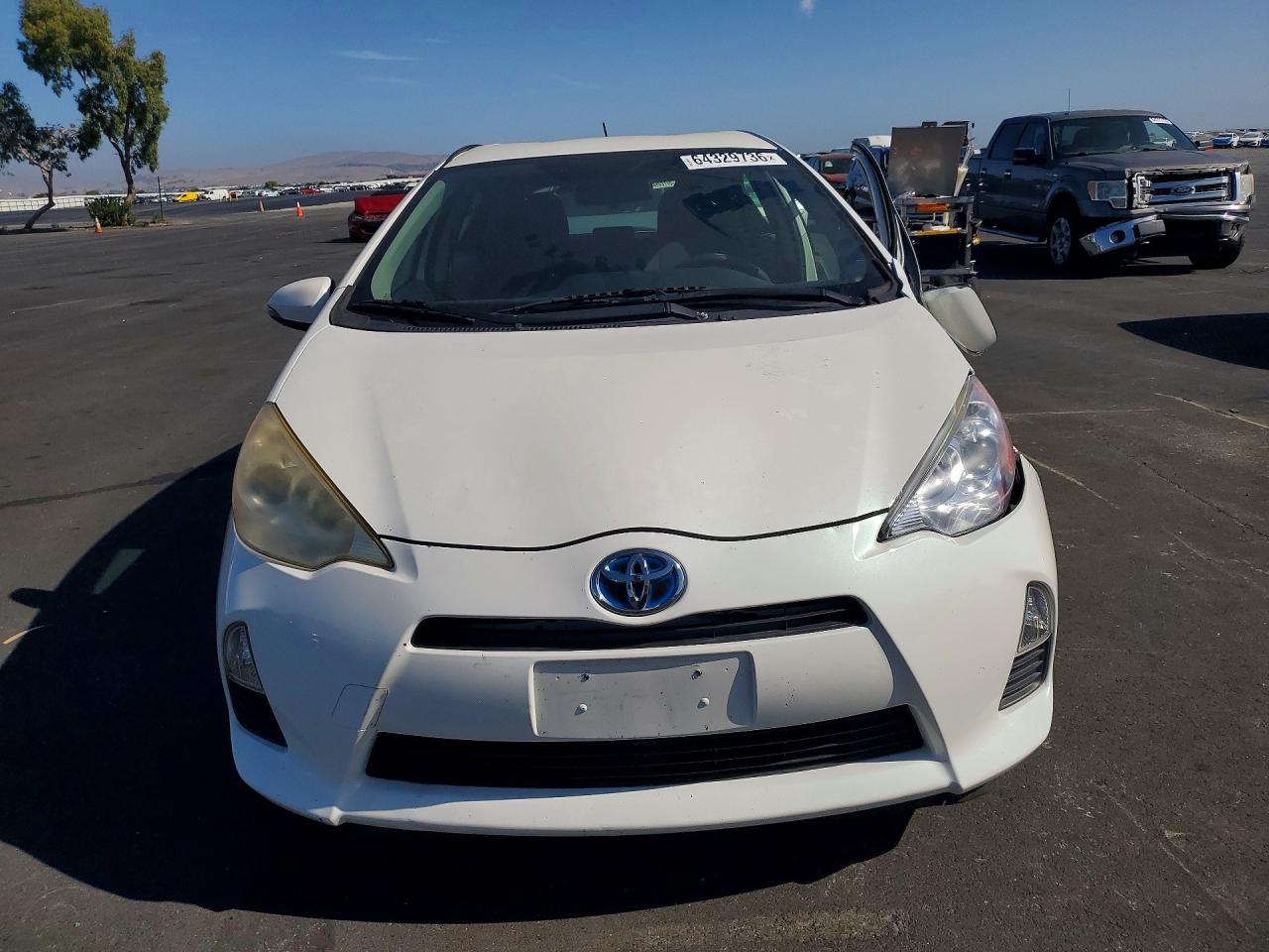 2013 Toyota Prius C Two White vin: JTDKDTB35D1550879