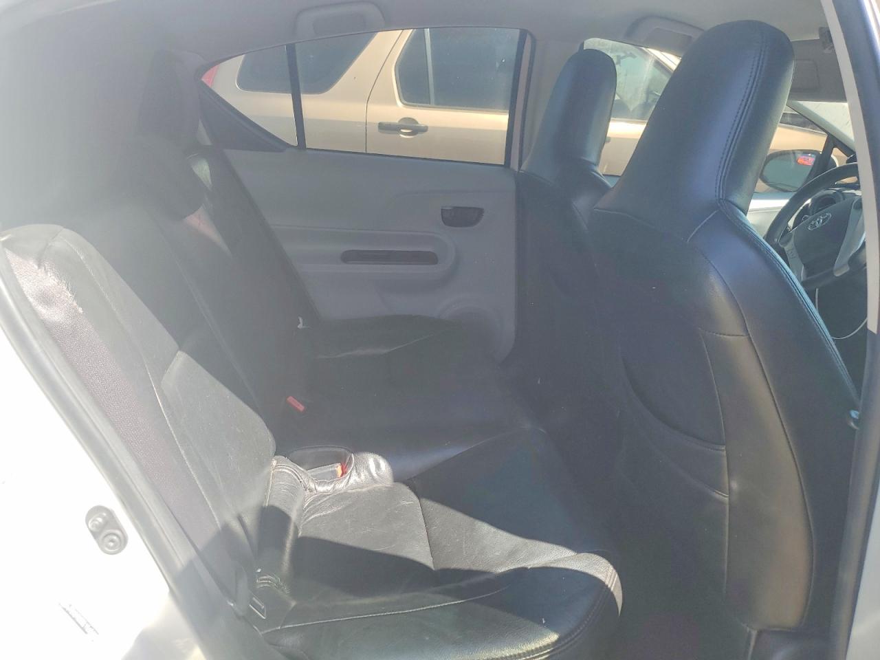 2014 Toyota Prius C One White vin: JTDKDTB35E1565822