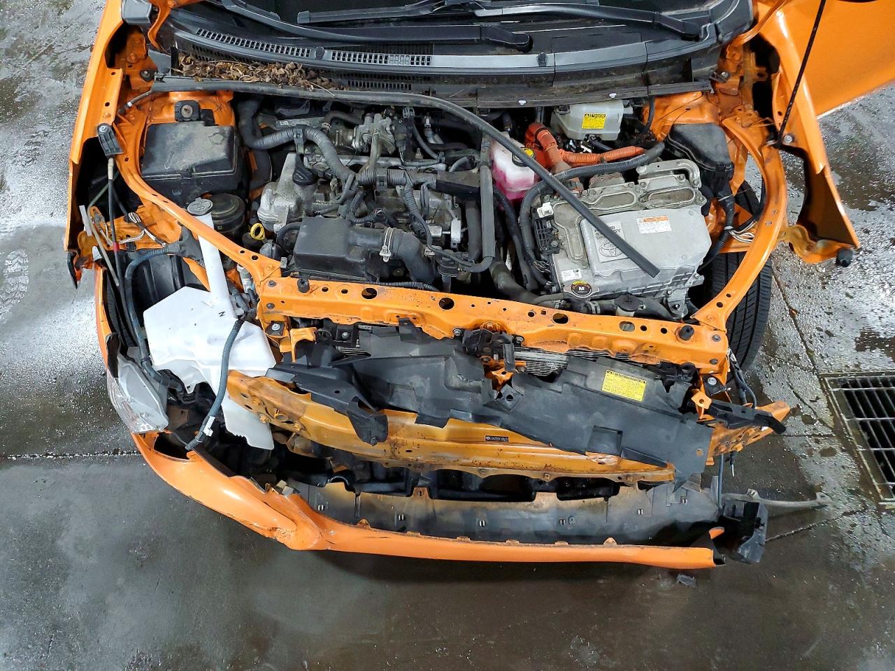 2015 Toyota Prius C One Orange vin: JTDKDTB35F1086253