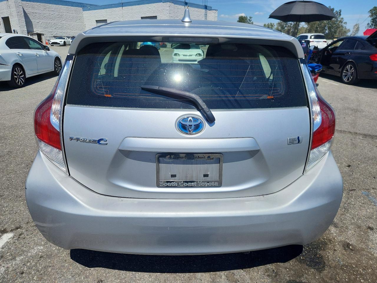 2015 Toyota Prius C Three Серебряный vin: JTDKDTB35F1094658